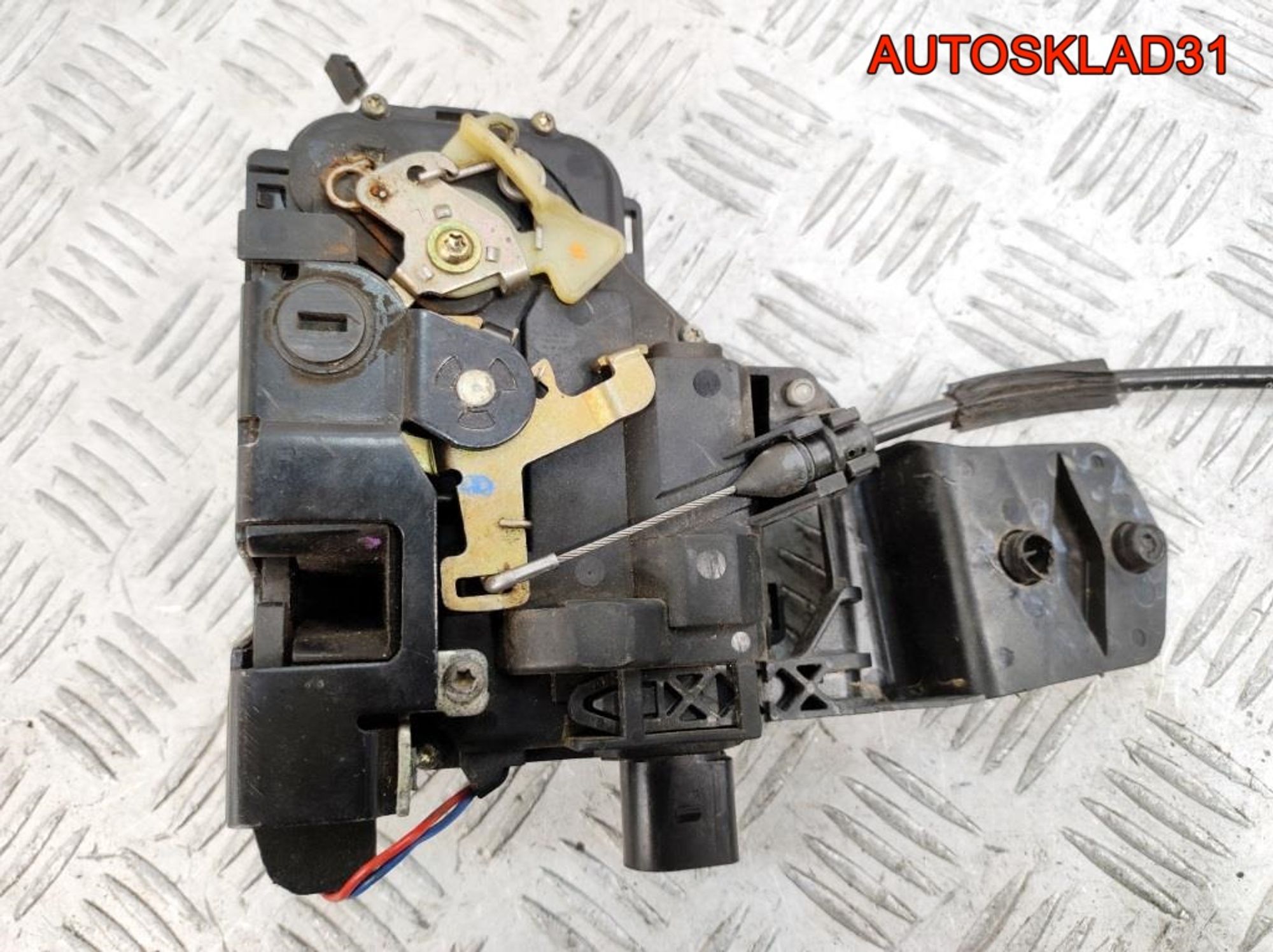 Замок двери задний левый VW Passat B5 3B0837867, 3500 рублей, Дубовое