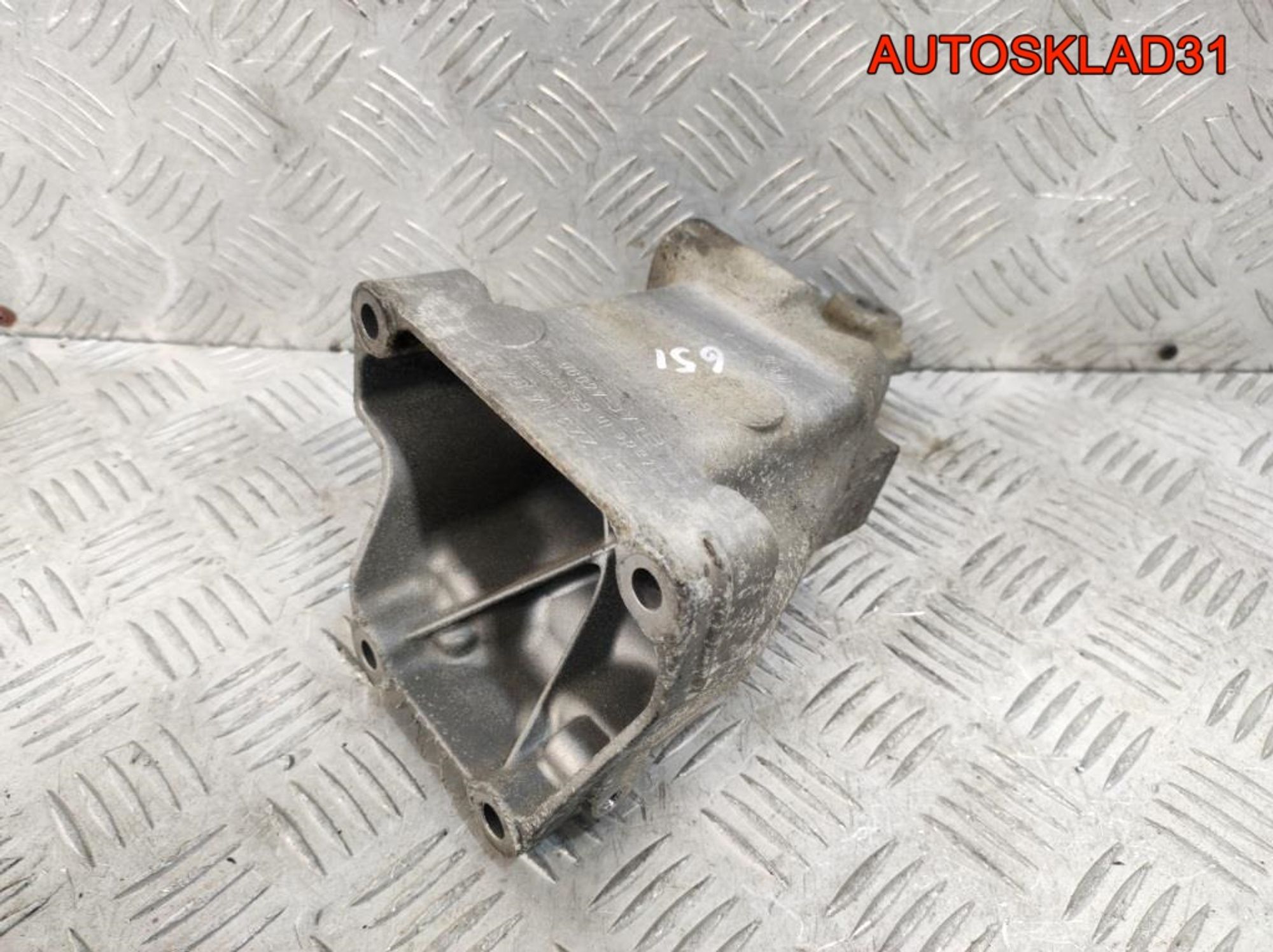 Кронштейн двигателя правый Mercedes X204 651.912, 1000 рублей, Дубовое