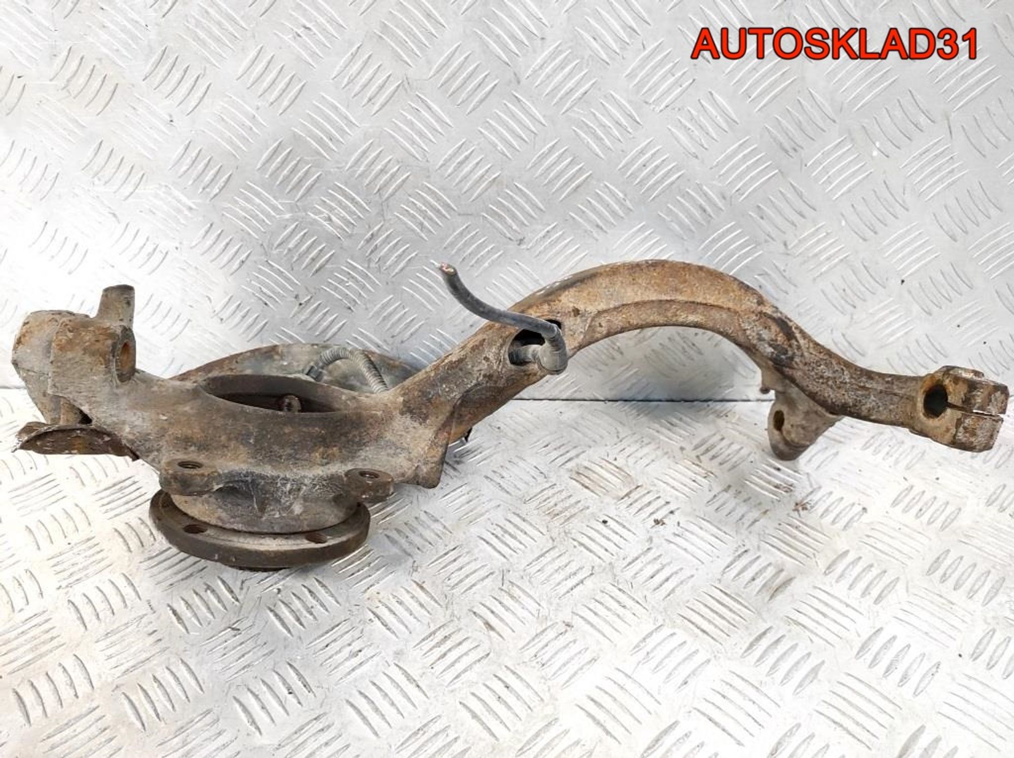 Кулак передний правый VW Passat B5 8D0407258AM, 1200 рублей, Дубовое