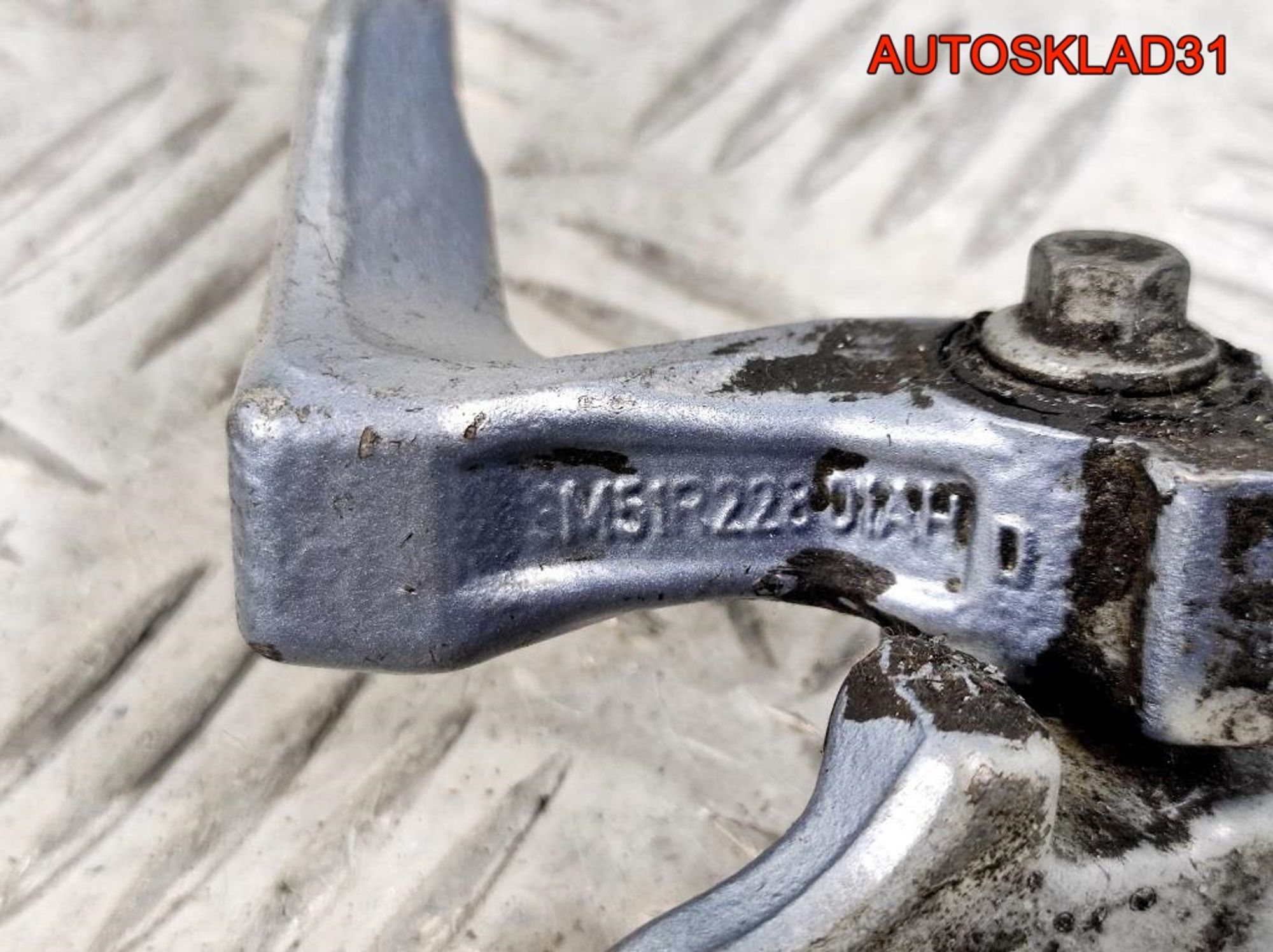 Петля двери передней левой верхняя Ford Focus 2, 900 рублей, Дубовое