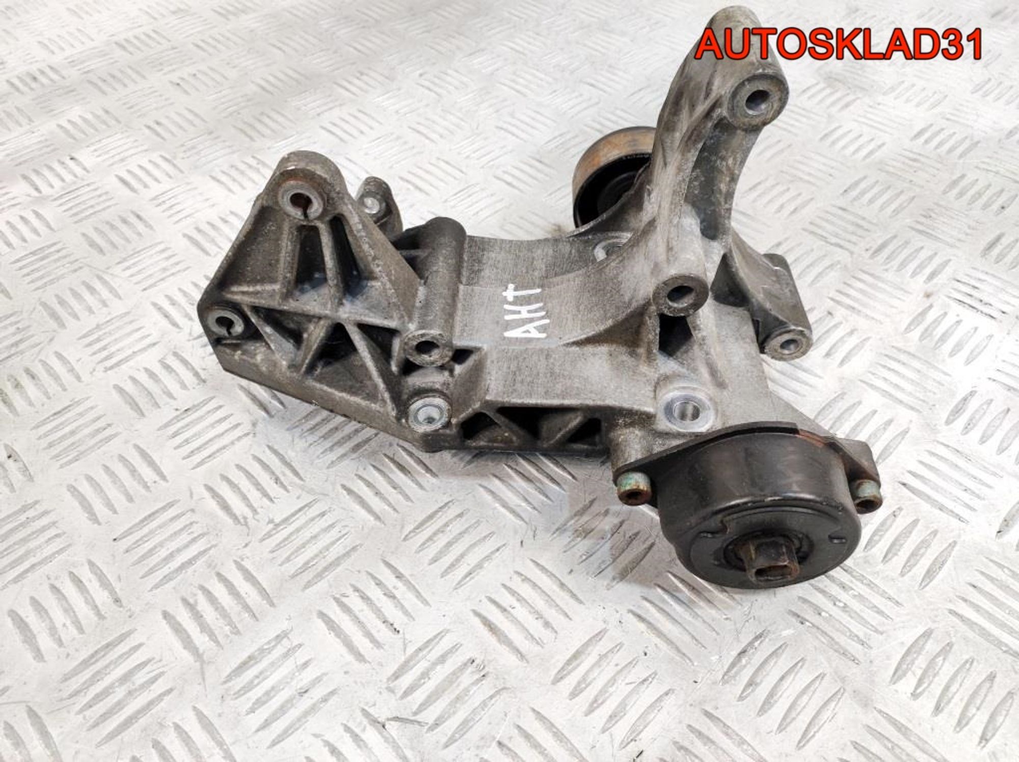 Кронштейн генератора VW Lupo 1.0 AHT 047903139A, 3600 рублей, Дубовое