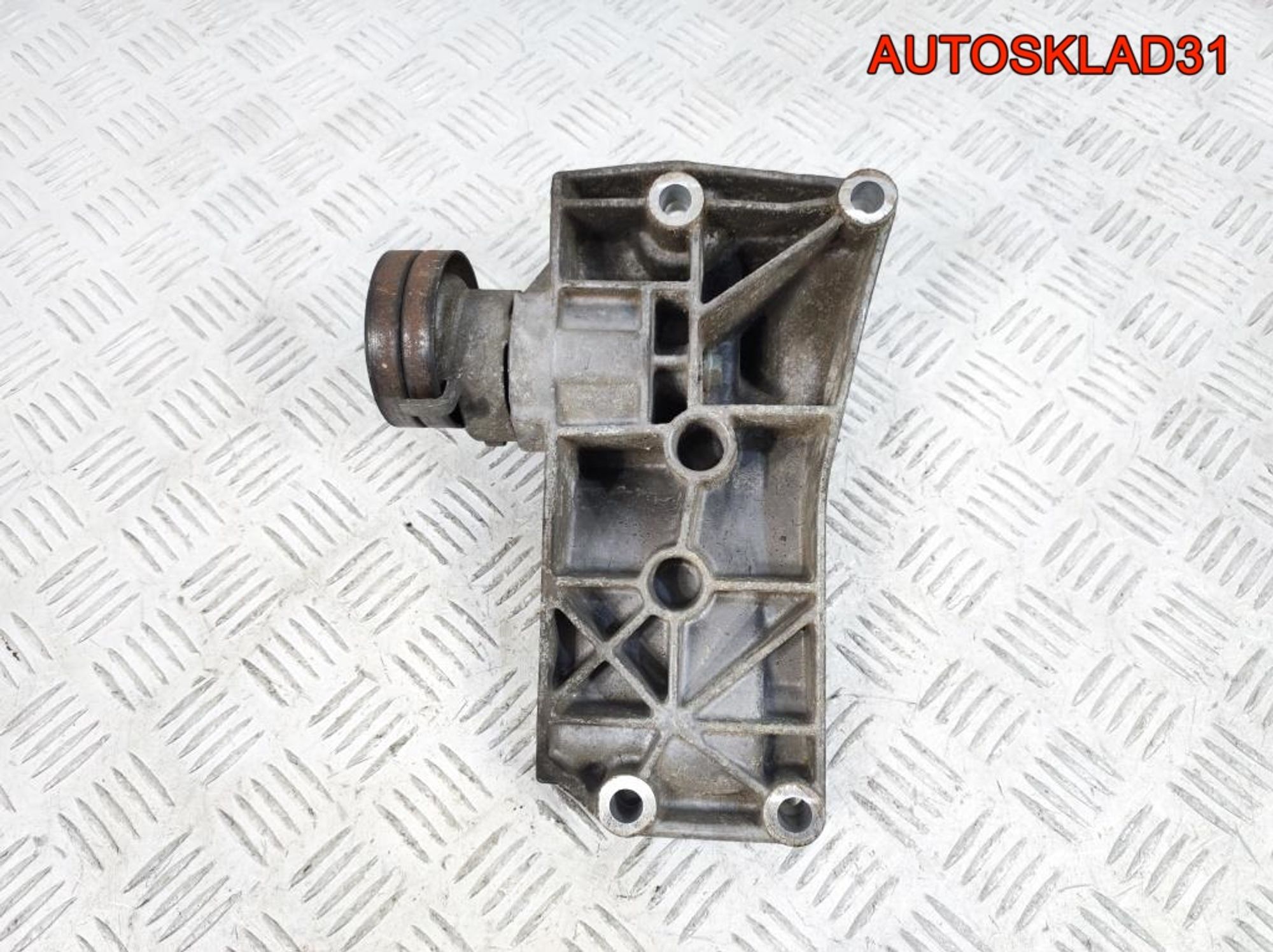 Кронштейн генератора Skoda Octavia A4 030145169H, 1300 рублей, Дубовое