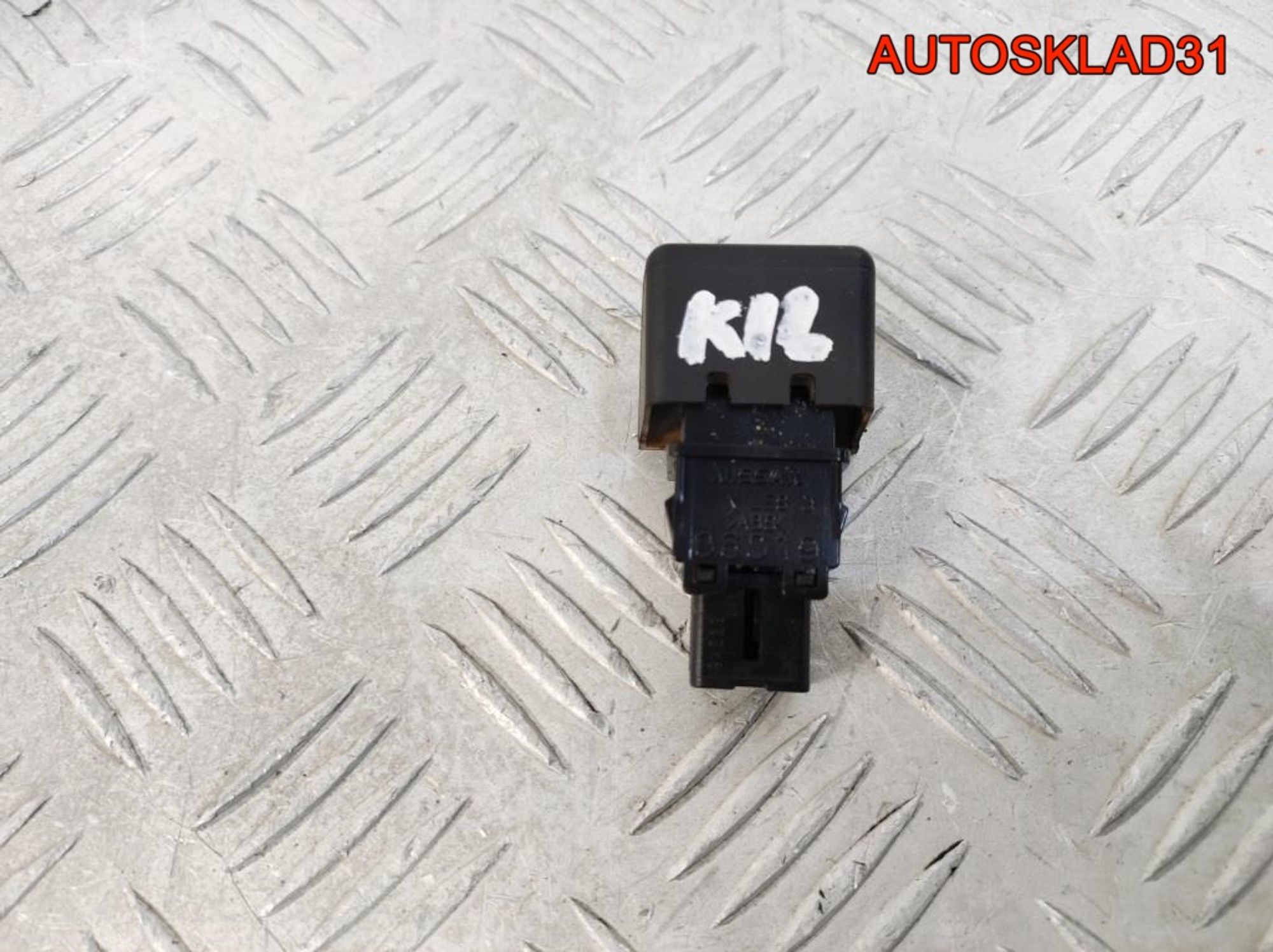 Кнопка аварийной сигнализации Nissan Micra K12, 500 рублей, Дубовое