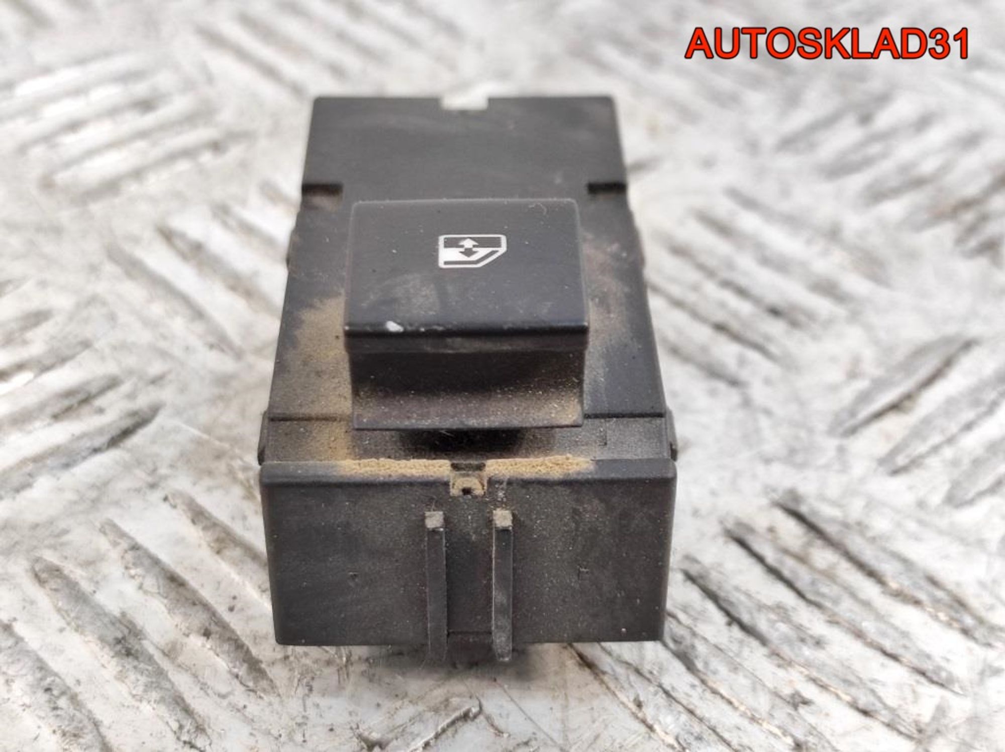 Кнопка стеклоподъемника Opel Astra J 13301888, 900 рублей, Дубовое
