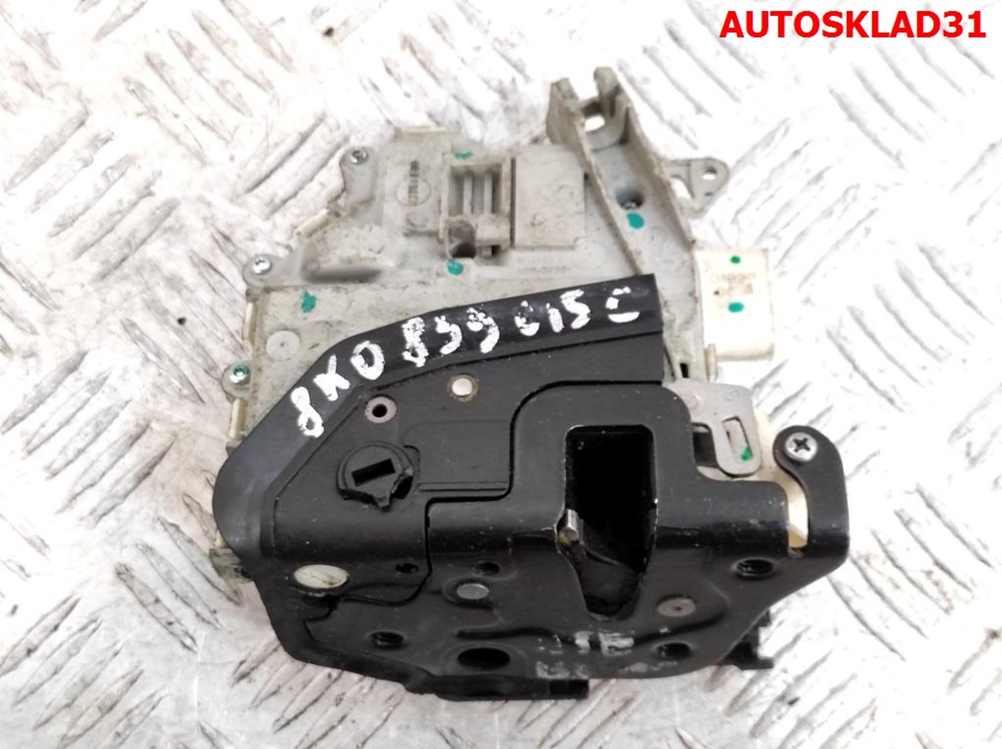 Замок двери задней левой Audi A4 B8 8K0839015C, 3500 рублей, Дубовое