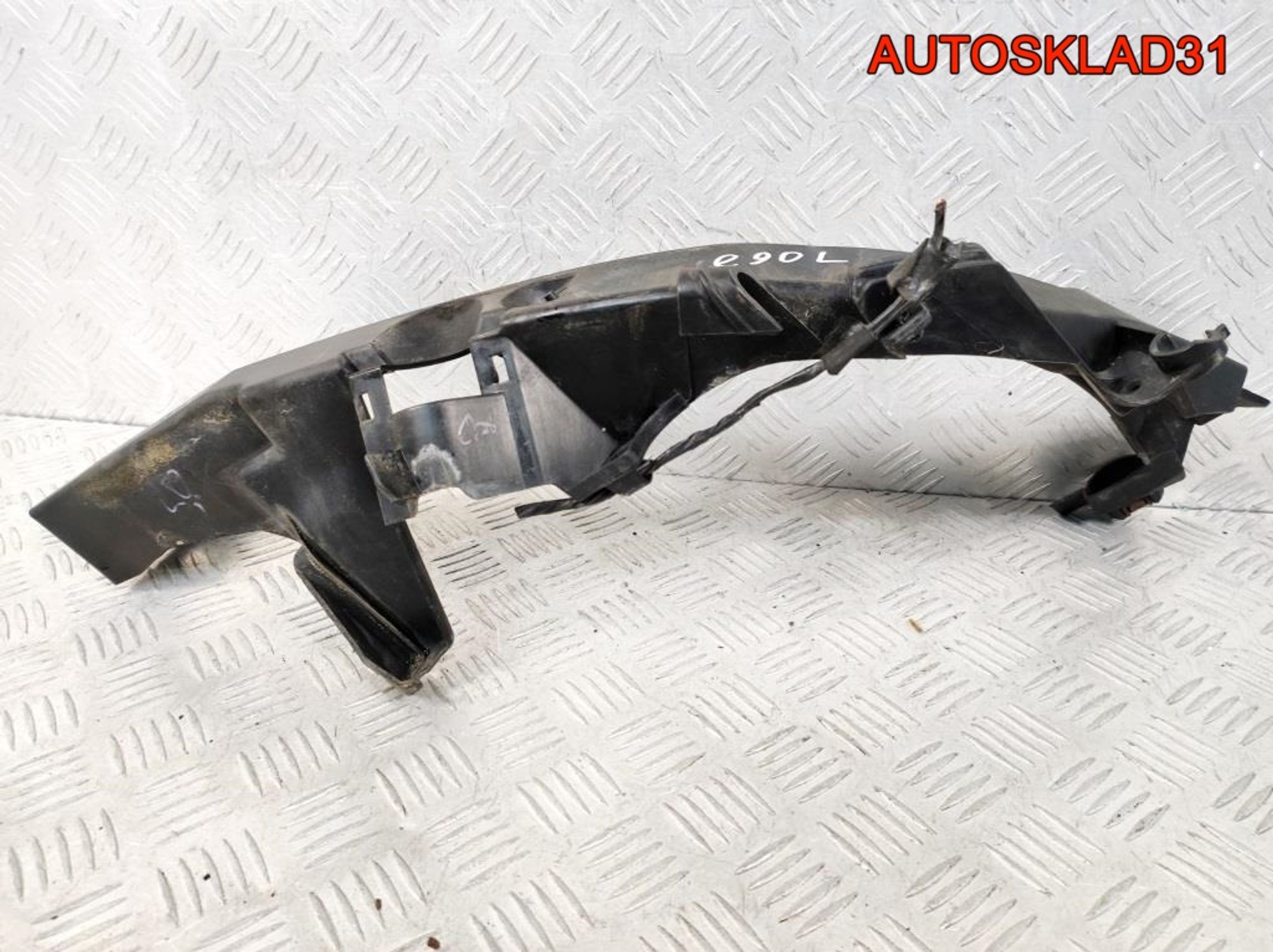 Кронштейн фар левый BMW E90 51117116707, 1400 рублей, Дубовое