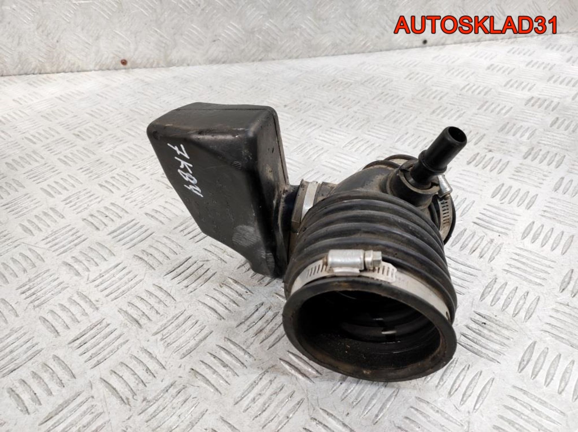 Резонатор воздушного фильтра Ford Maverick 2 3,0 7KB4 6L849F805BA, 900 рублей, Дубовое