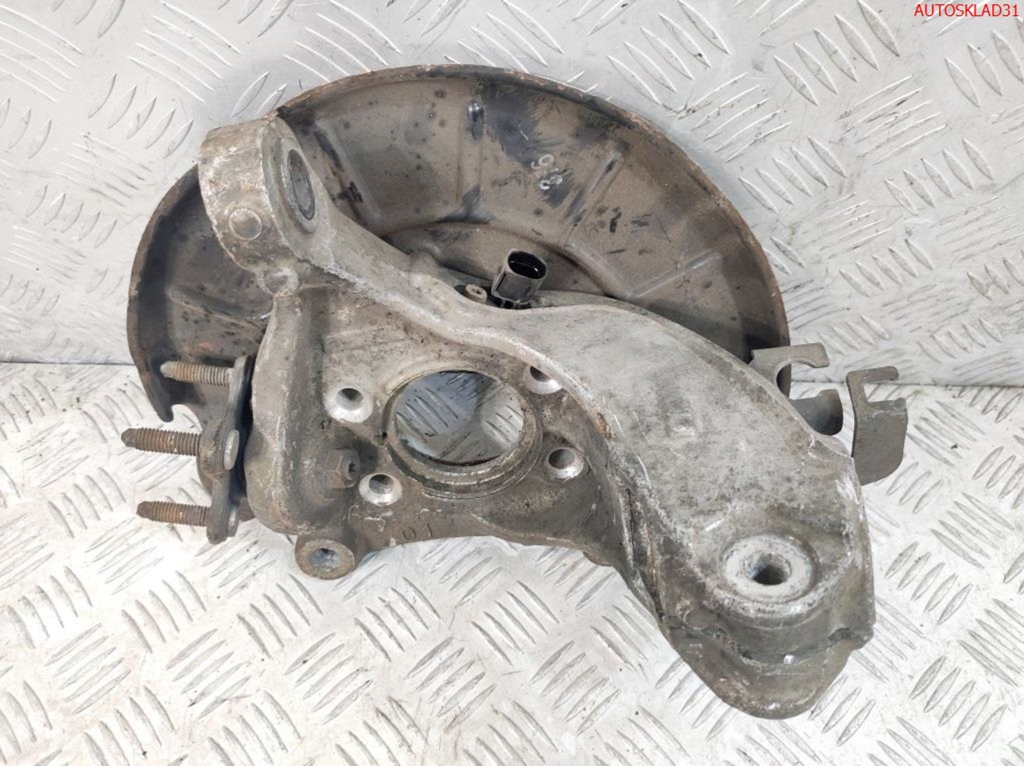 Кулак поворотный передний левый VW Passat B6 3C0407253F, 2000 рублей, Дубовое