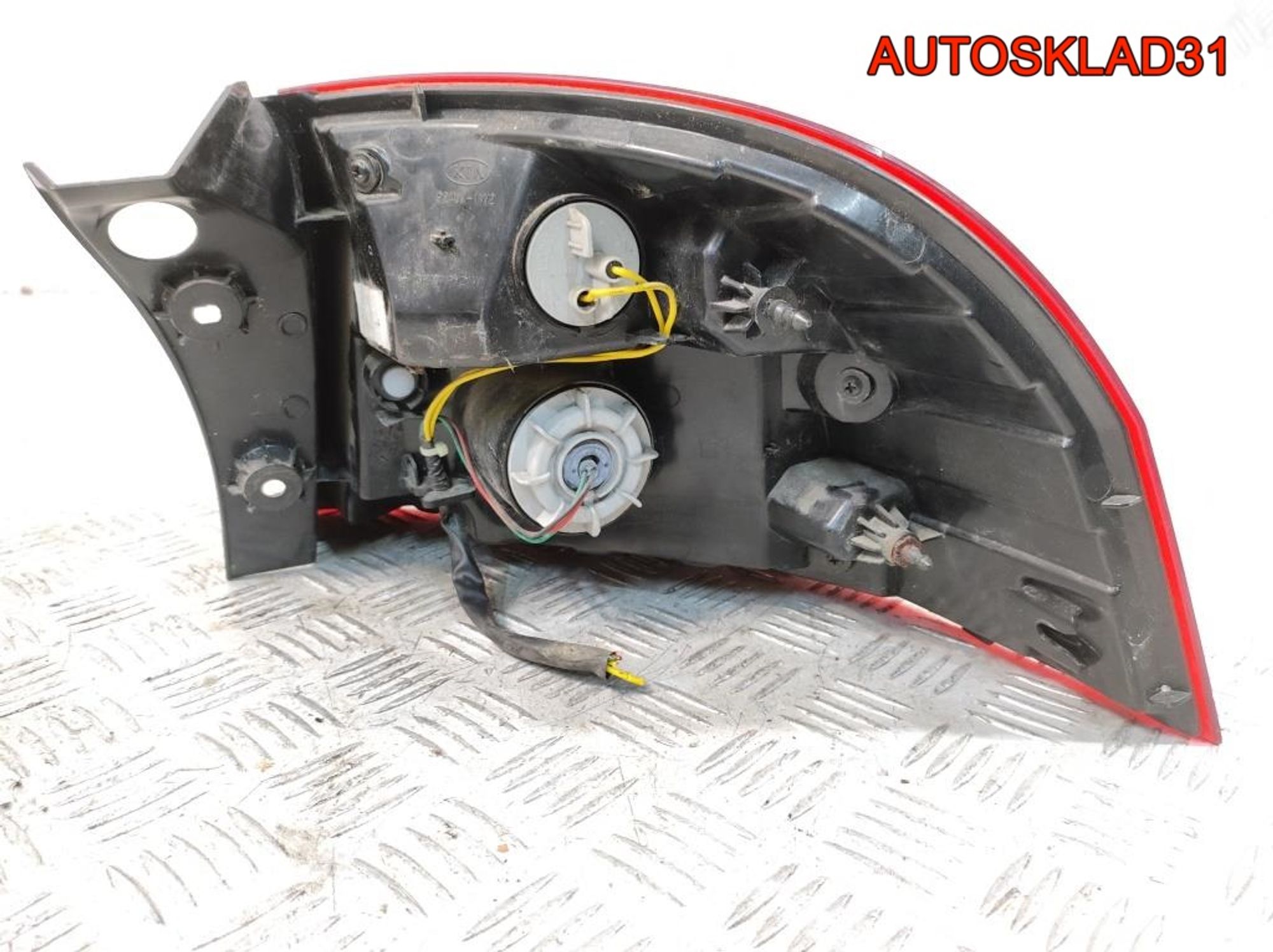Фонарь задний наружный левый Kia Rio 3 924011W210 Хетчбэк, 2000 рублей, Дубовое
