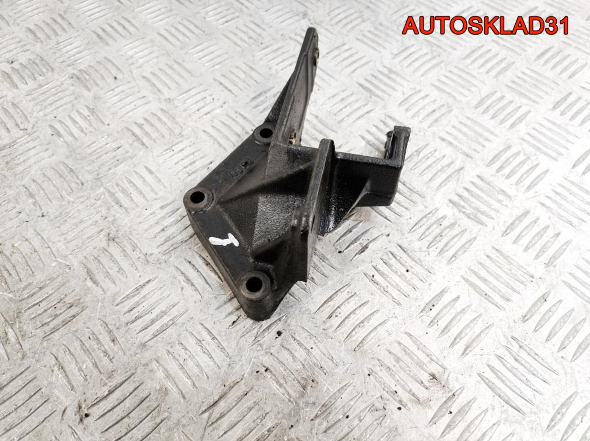 Кронштейн гидроусилителя Ford Fiesta Mk4 96MF3C631AE, 500 рублей, Дубовое