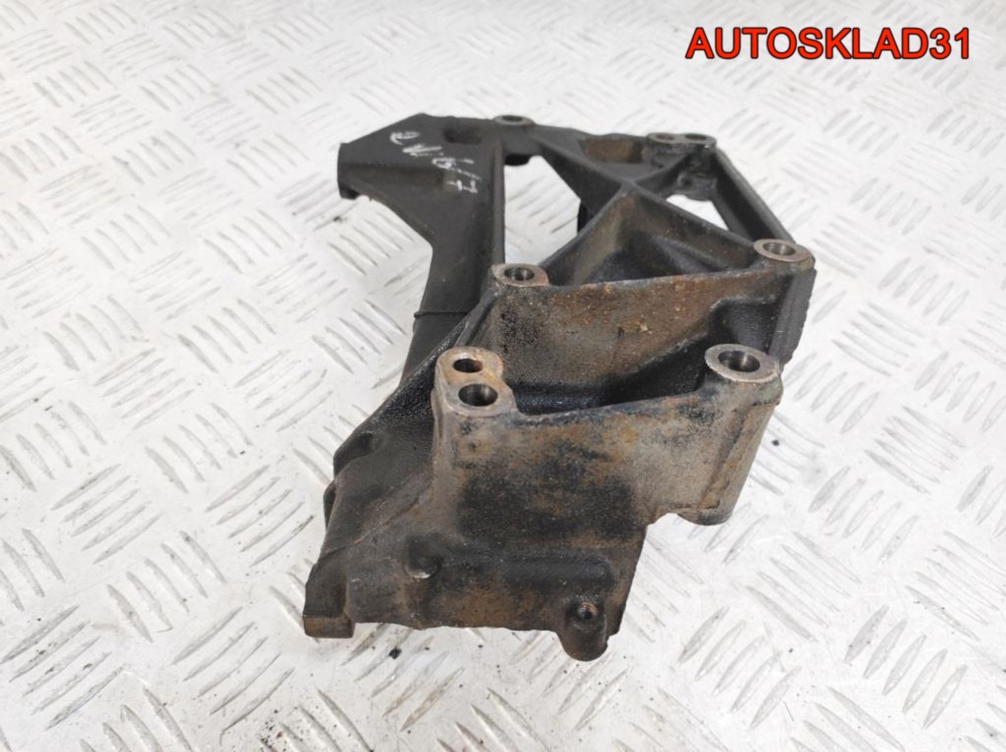 Кронштейн генератора Citroen C5 1,8 EW6/7 Бензин, 1400 рублей, Дубовое