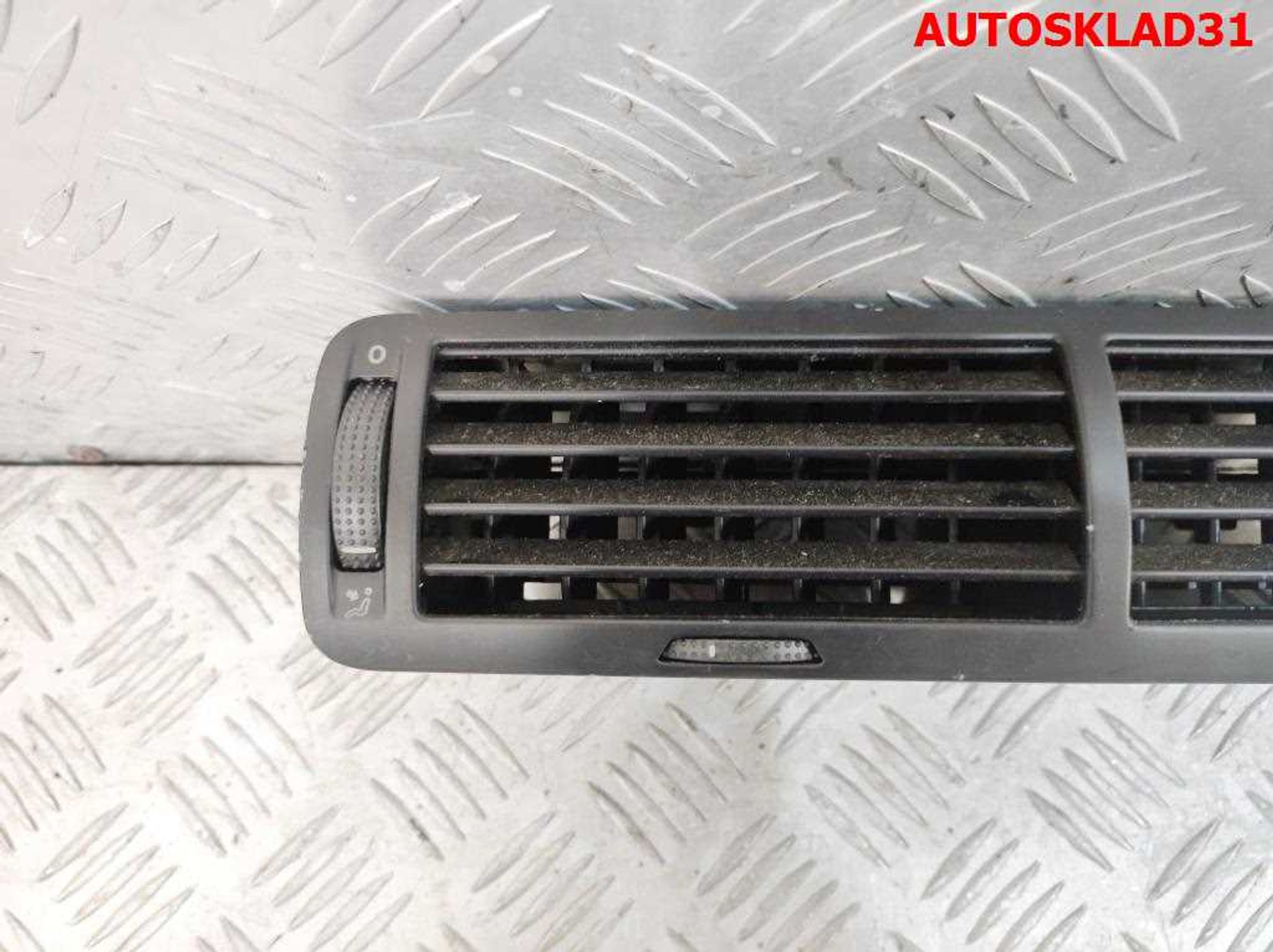 Дефлектор воздушный центральный VW Passat B5 3B0819728D, 3000 рублей, Дубовое