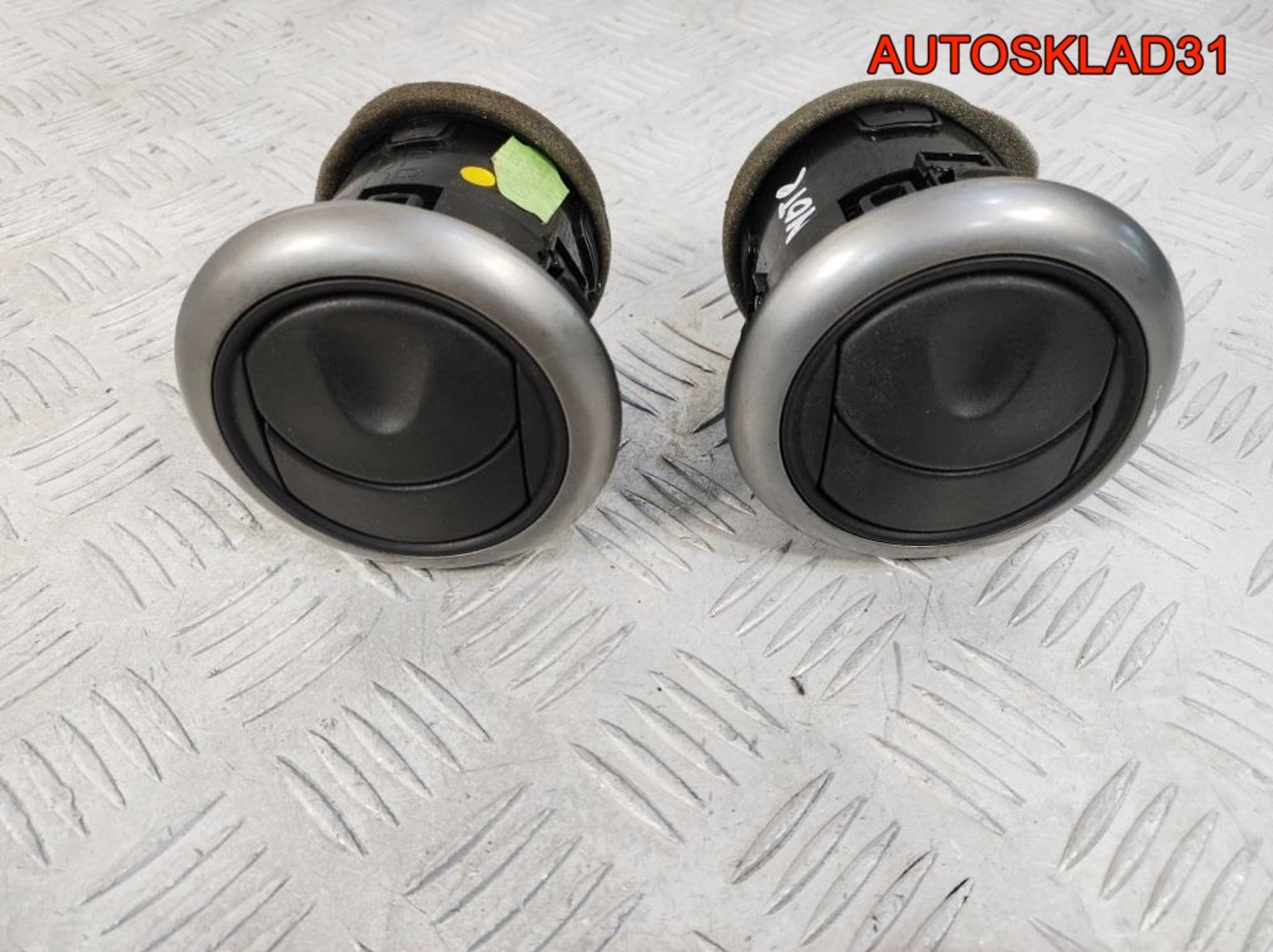 Дефлектор воздушный Nissan Note E11 687609U000, 1300 рублей, Дубовое