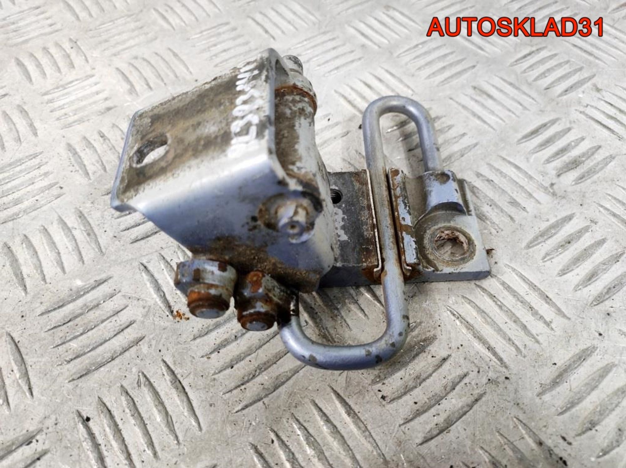 Петля двери передняя правая нижняя Audi A3 8L1, 4500 рублей, Дубовое