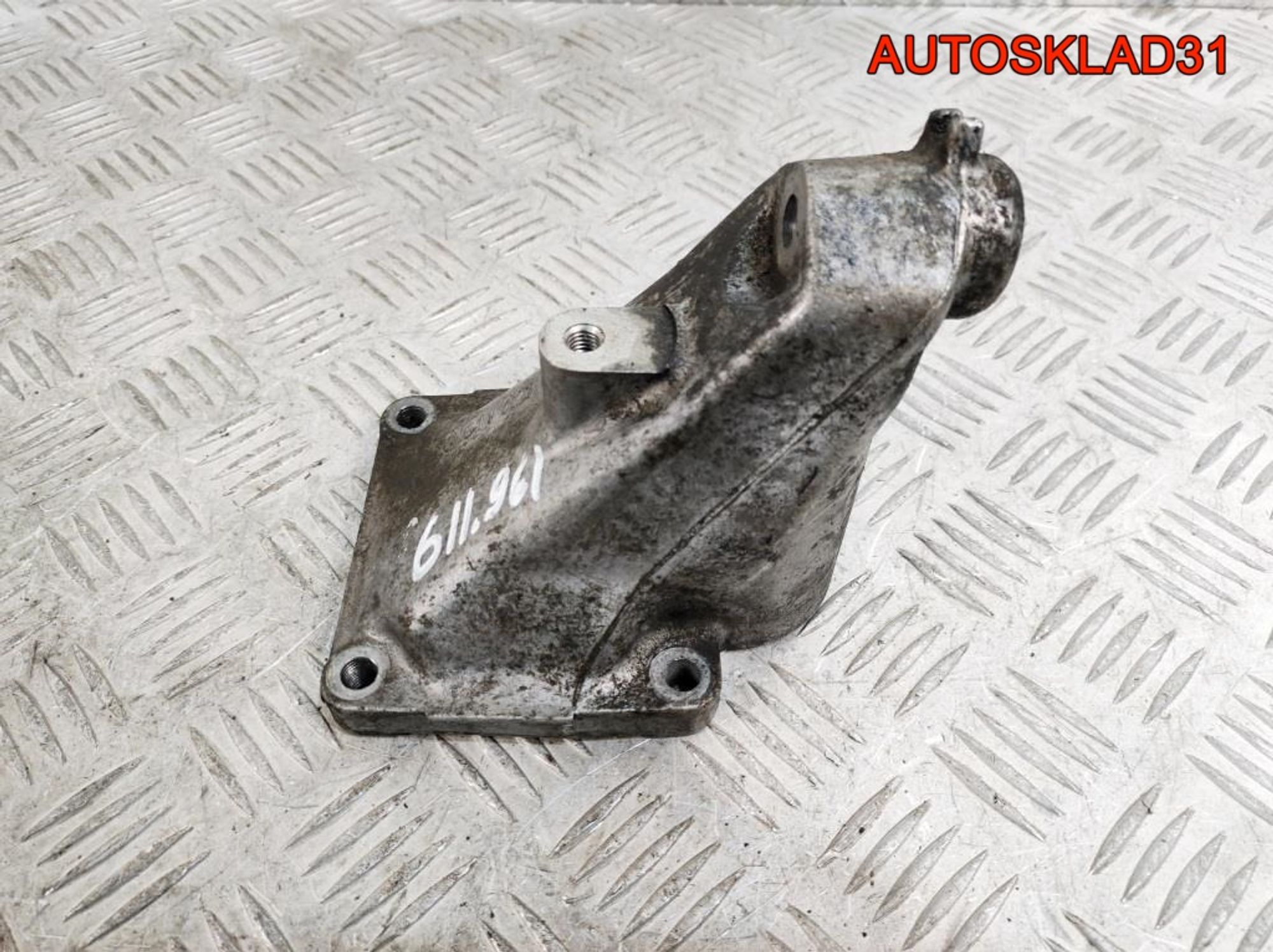 Кронштейн двигателя левый Mercedes W210 2.2 CDI A6112230604, 700 рублей, Дубовое