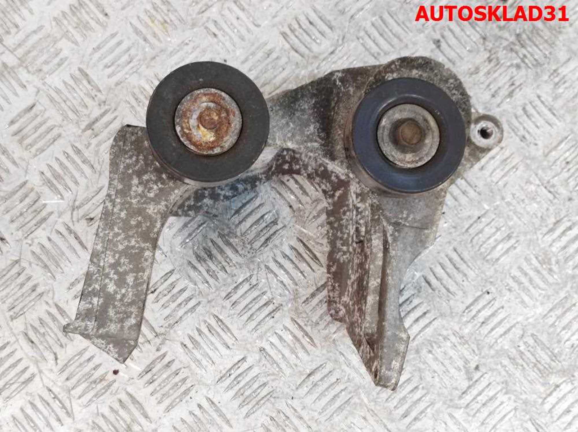 Кронштейн генератора Ford Fiesta 5 E2333A840010, 1000 рублей, Дубовое