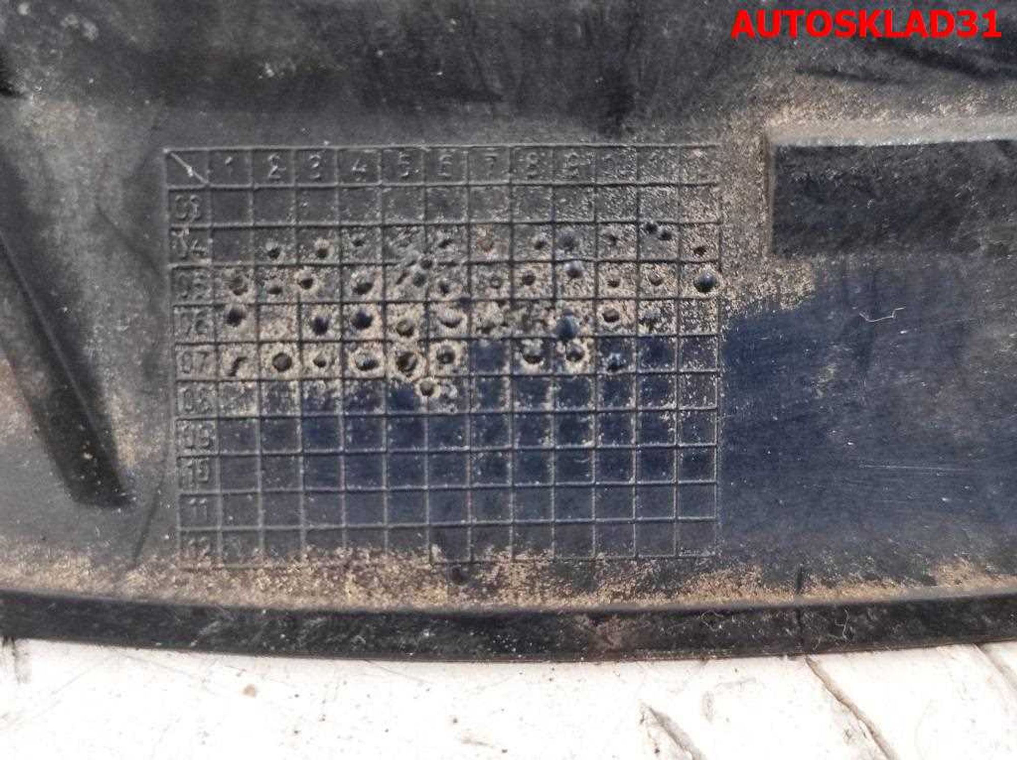 Решетка радиатора левая Mitsubishi Colt 6 MN127773, 1500 рублей, Дубовое