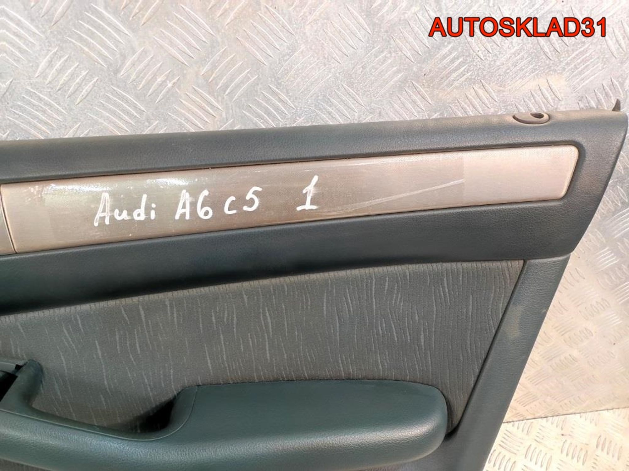 Обшивка двери передней правой Audi A6 C5 4B1867104GNA, 900 рублей, Дубовое