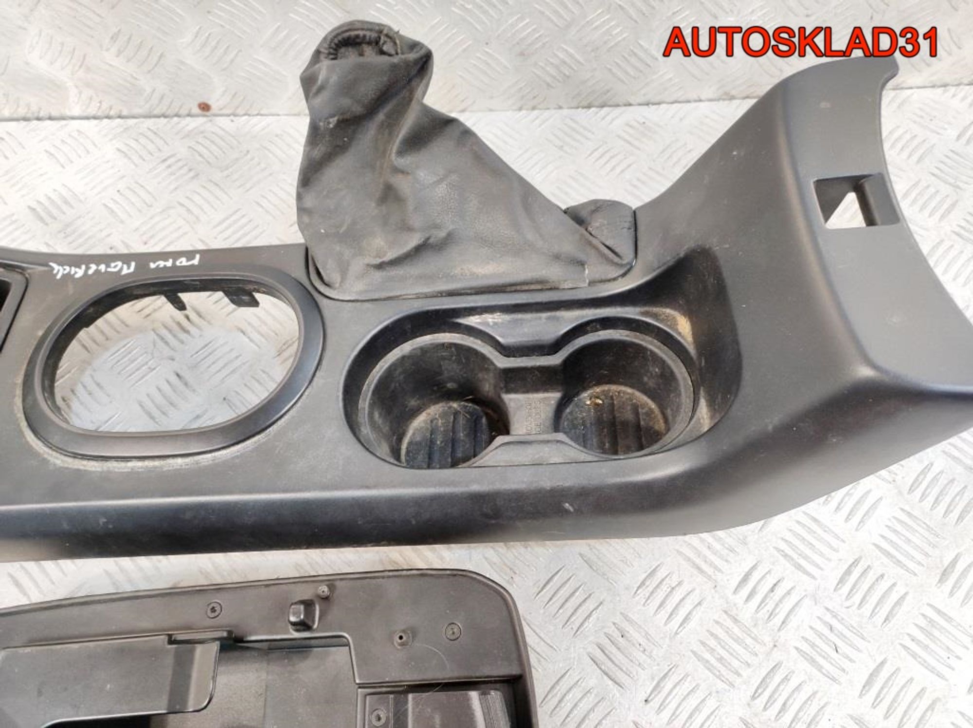 Подлокотник Ford Maverick 2 6L8478045A76, 4500 рублей, Дубовое