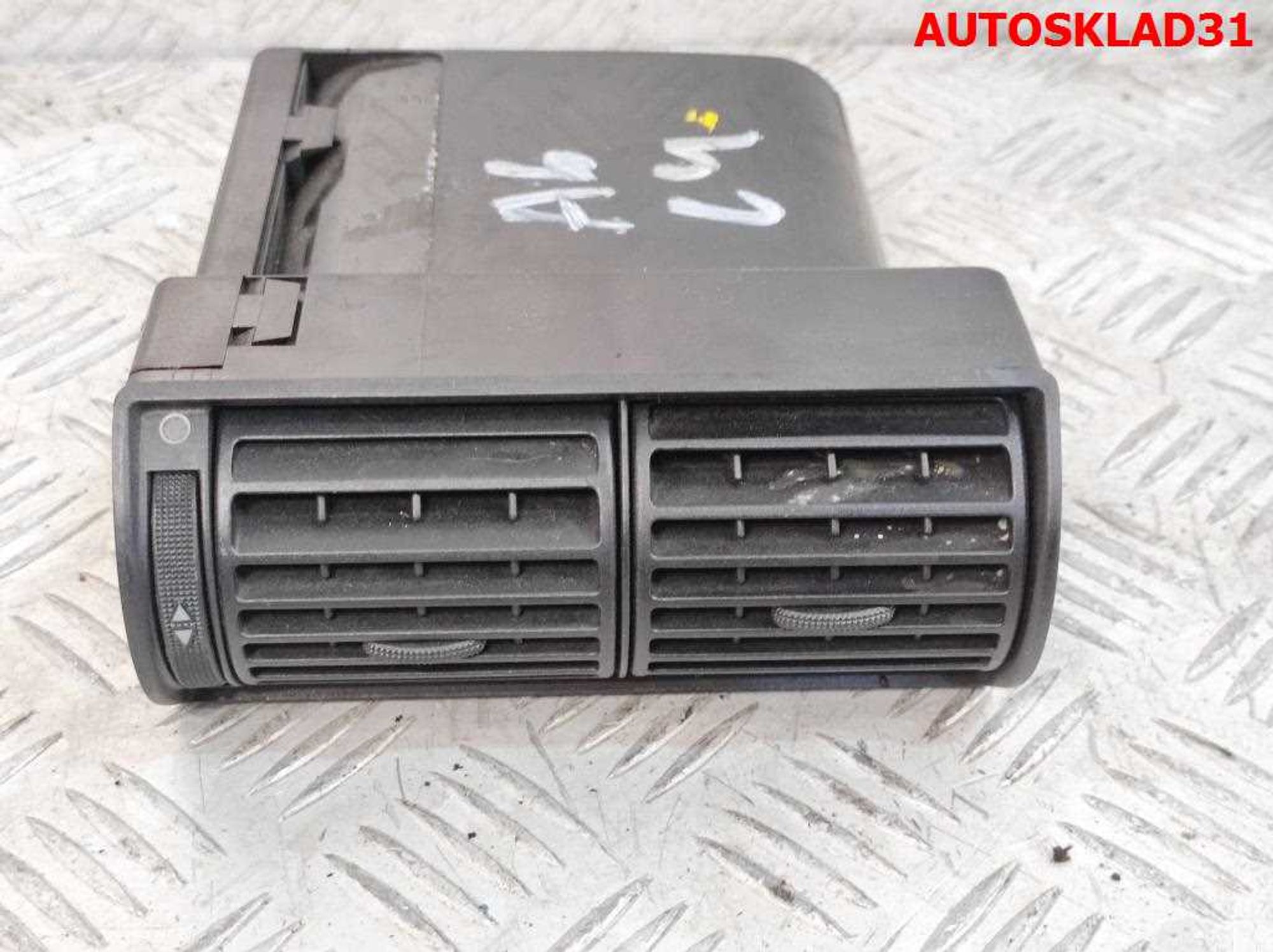 Дефлектор воздушный правый Audi A6 C4 4A1820902, 900 рублей, Дубовое