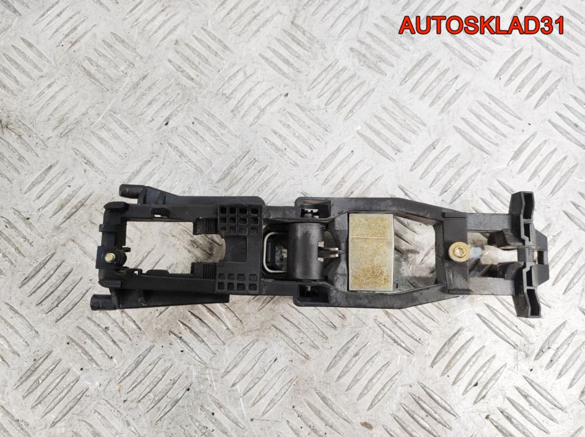 Кронштейн ручки передней левой Mercedes W211 A2037600334, 900 рублей, Дубовое