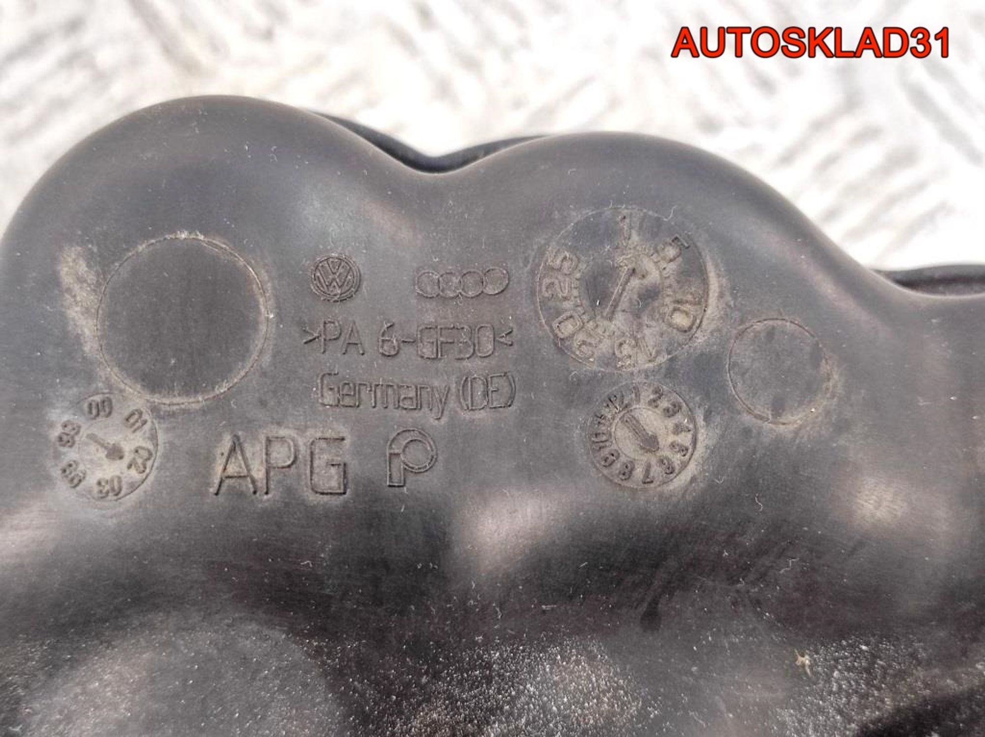 Коллектор впускной верхняя часть VW Golf 4 1,6 BFQ 06A133203BM, 8000 рублей, Дубовое