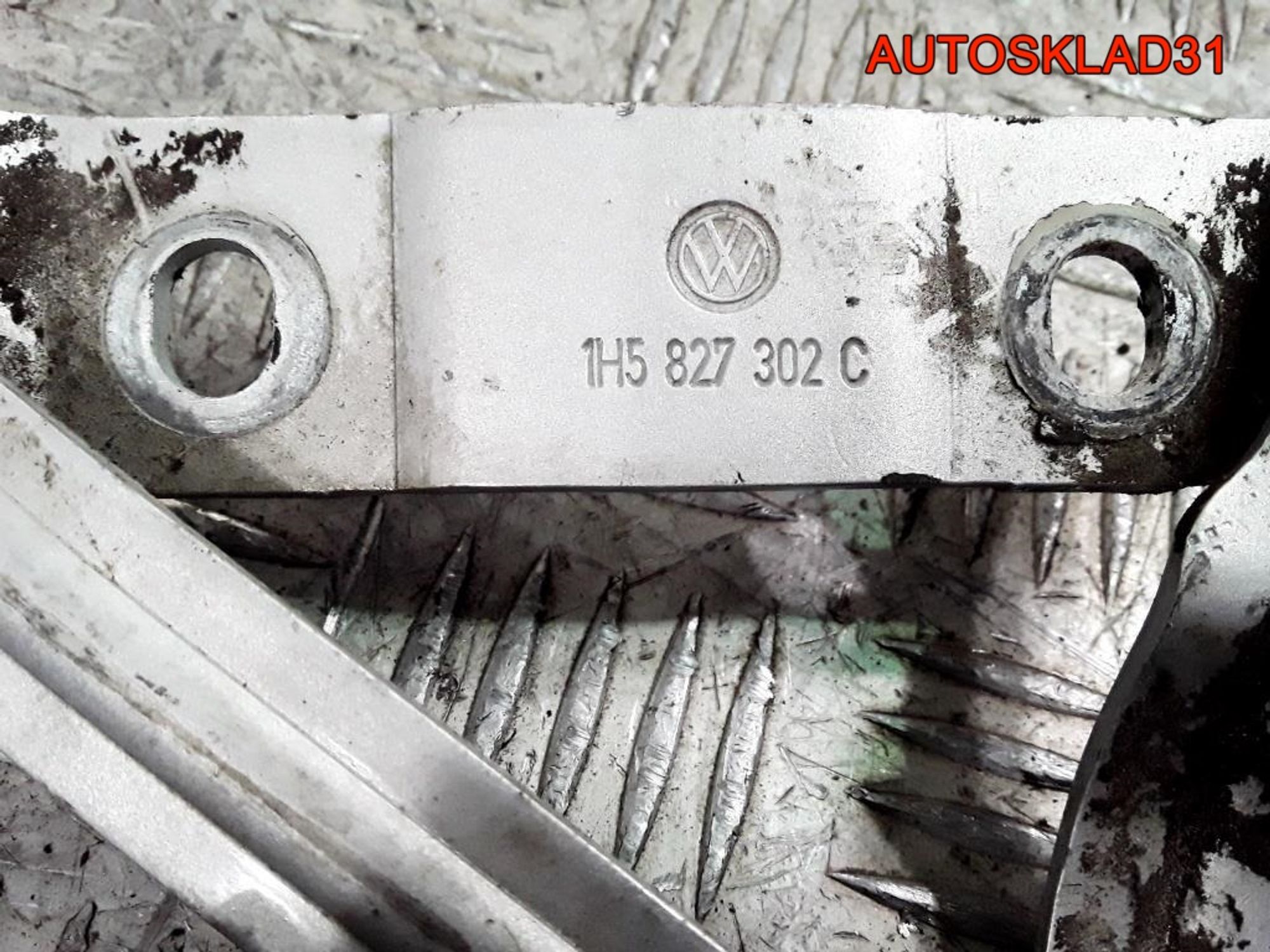 Петля крышки багажника правая Volkswagen Vento, 1400 рублей, Дубовое