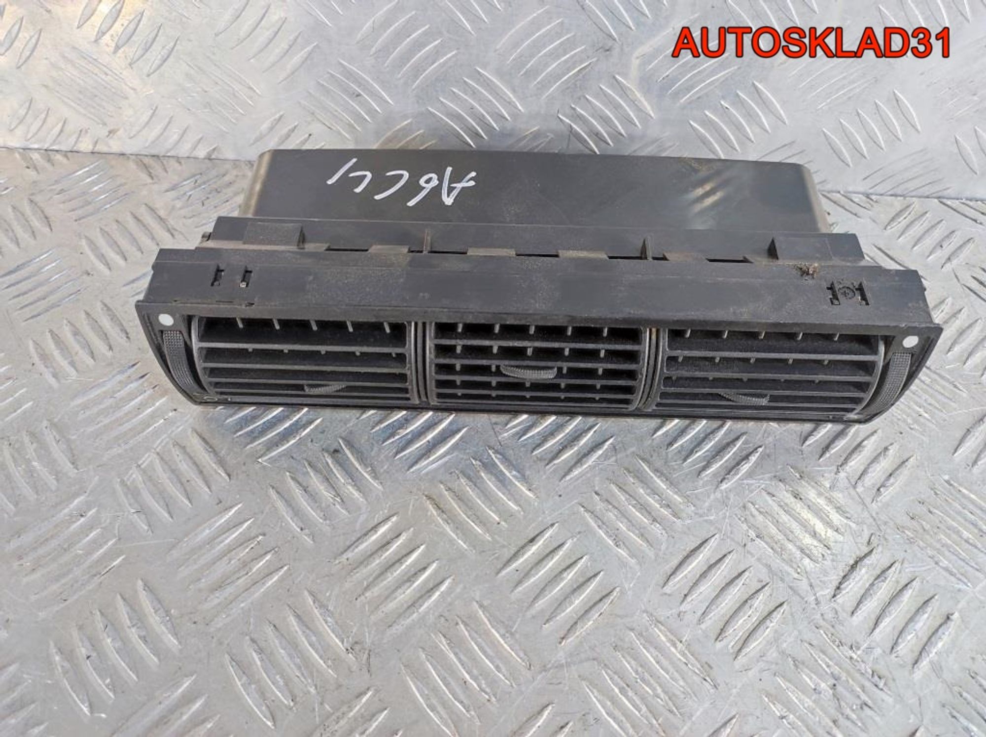 Дефлектор воздушный центральный Audi A6 C4, 900 рублей, Дубовое