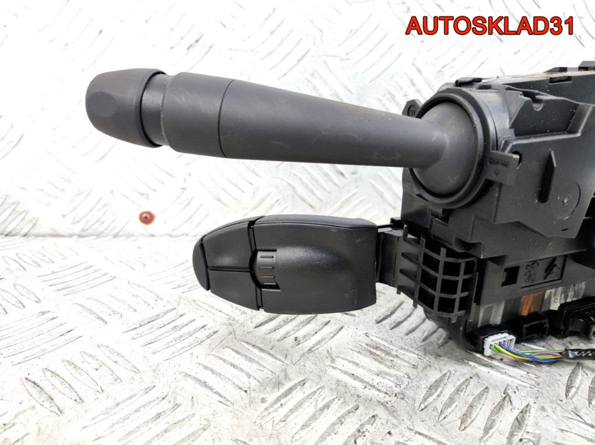 Переключатель подрулевой Peugeot 208 98154492ZD, 21900 рублей, Дубовое