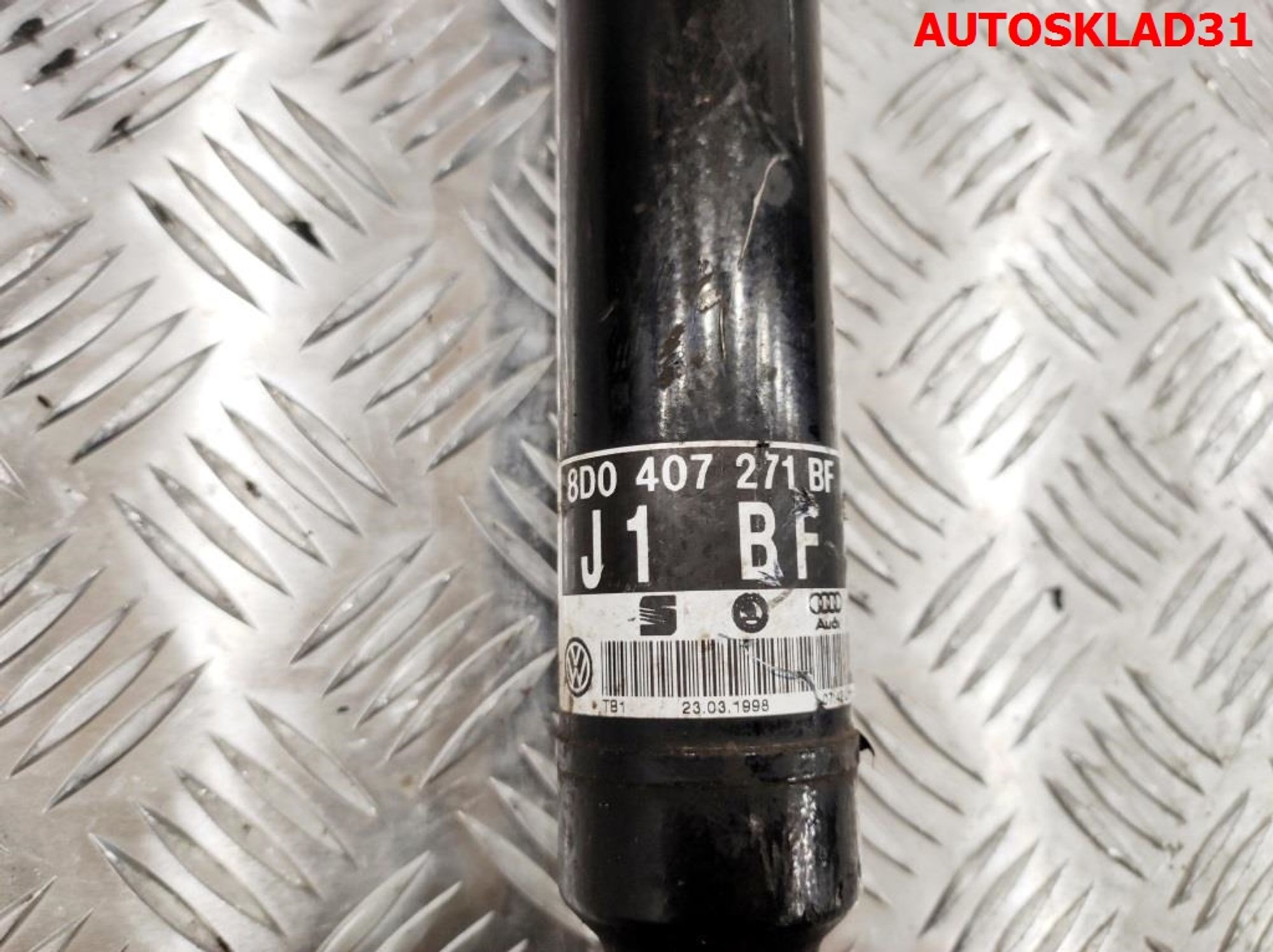 Полуось передняя левая VW Passat B5 1,8 AEB Бензин АКПП 8D0407271BF, 4000 рублей, Дубовое