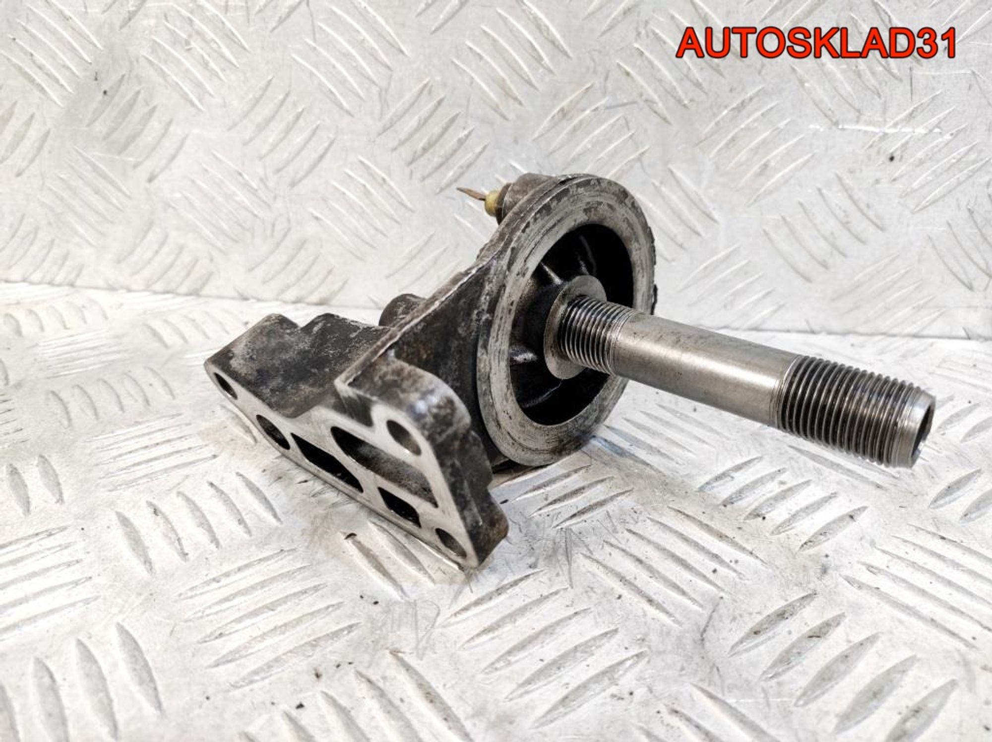 Кронштейн масляного фильтра VW Passat B4 053115417A, 1000 рублей, Дубовое