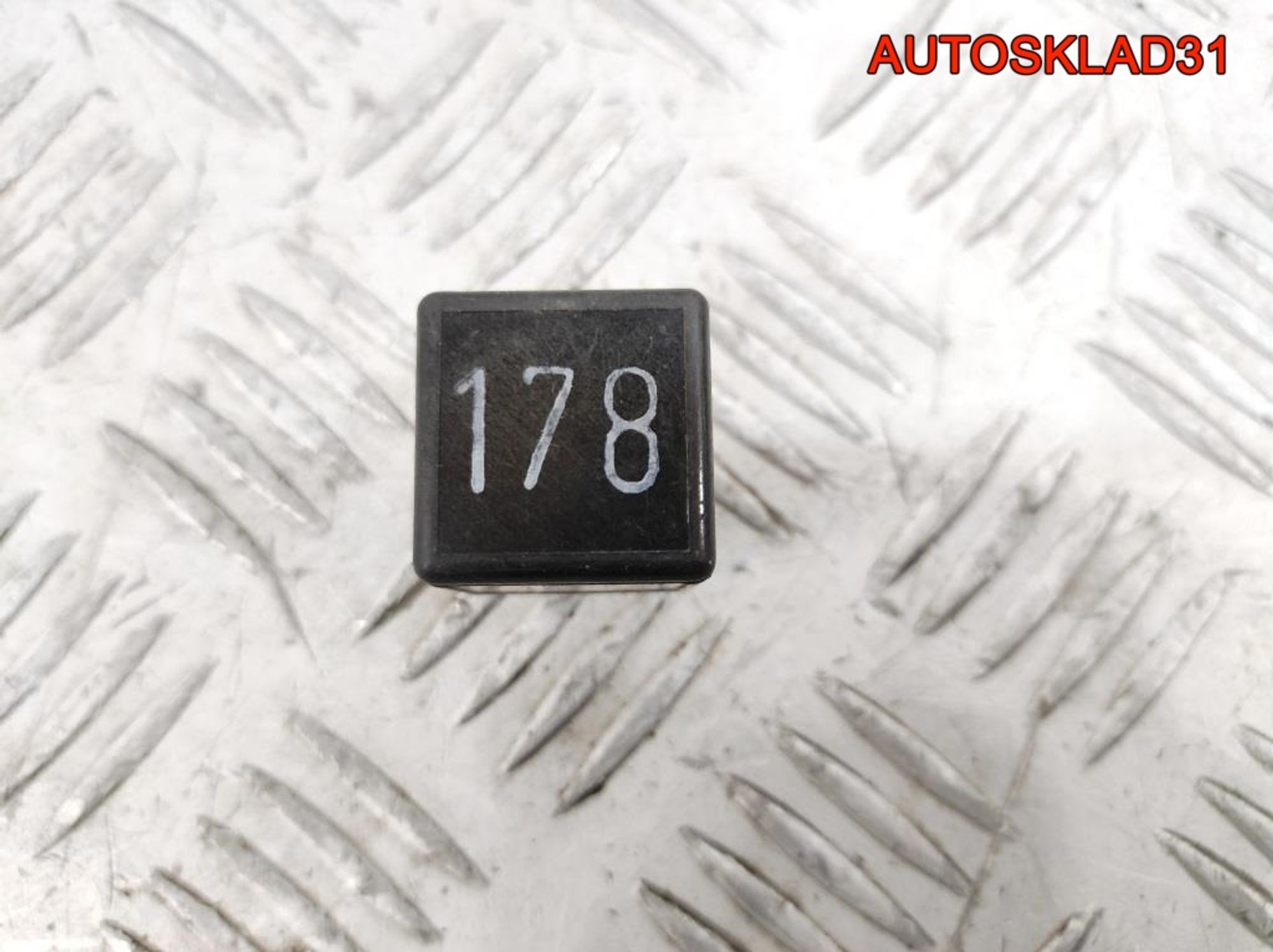 Реле №178 ABS Volkswagen Passat B4 357927843, 600 рублей, Дубовое