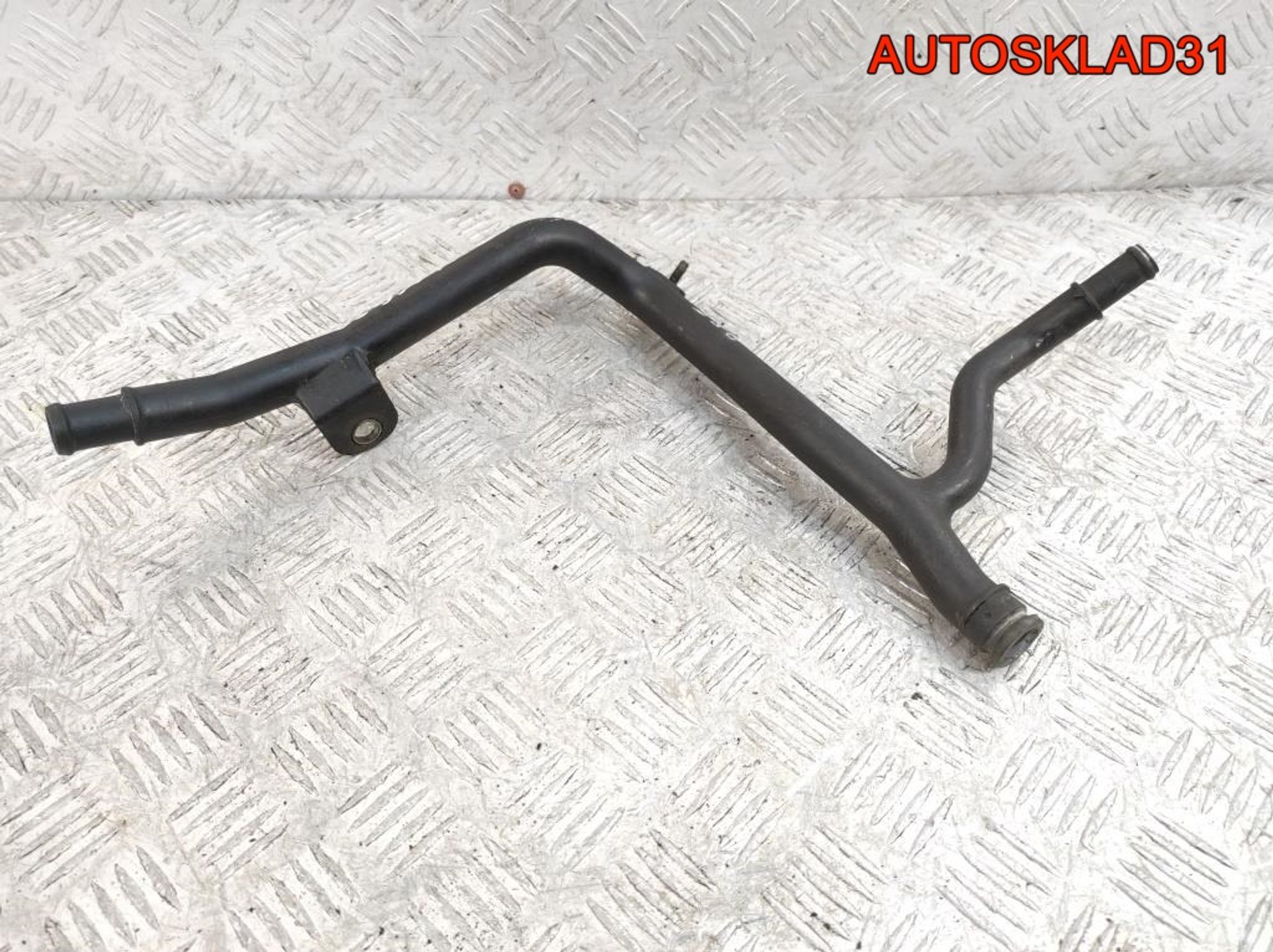 Трубка системы охлаждения VW Golf 5 1,6 BSE 06A121065DP, 1000 рублей, Дубовое