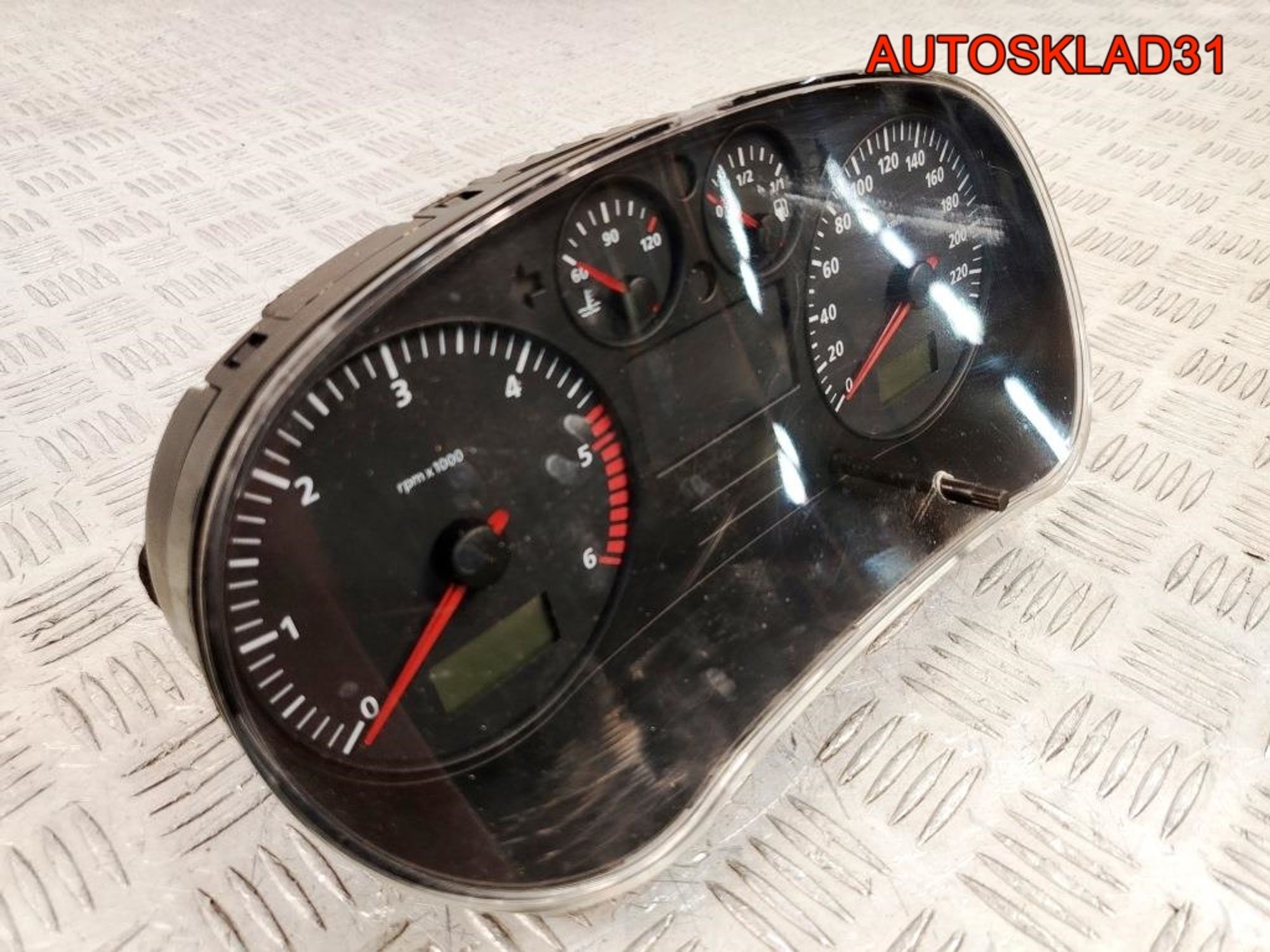 Панель приборов Seat Leon 1M1 1M0920822D Дизель, 9000 рублей, Дубовое