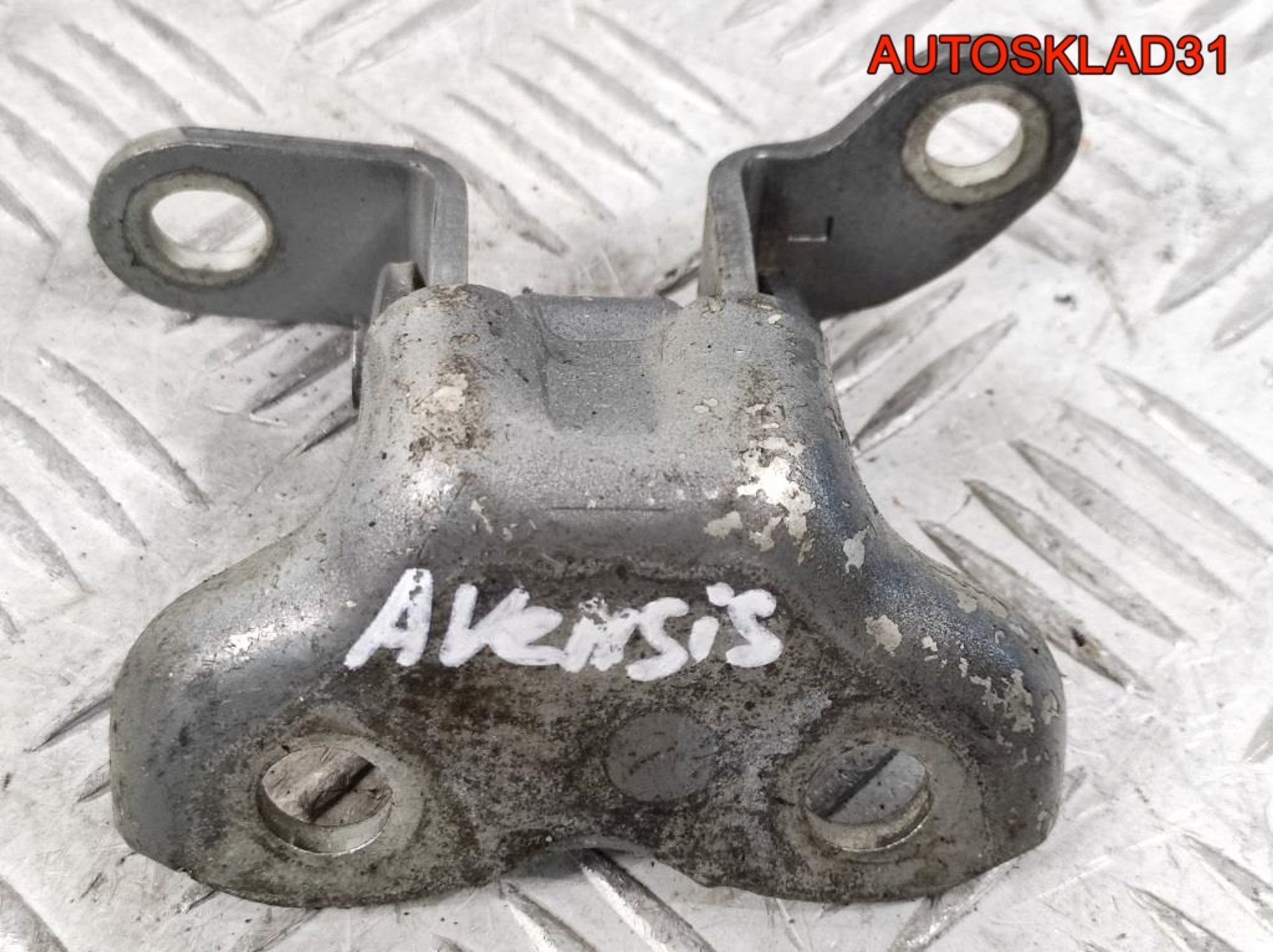 Петля двери передняя левая нижняя Toyota Avensis 2, 900 рублей, Дубовое