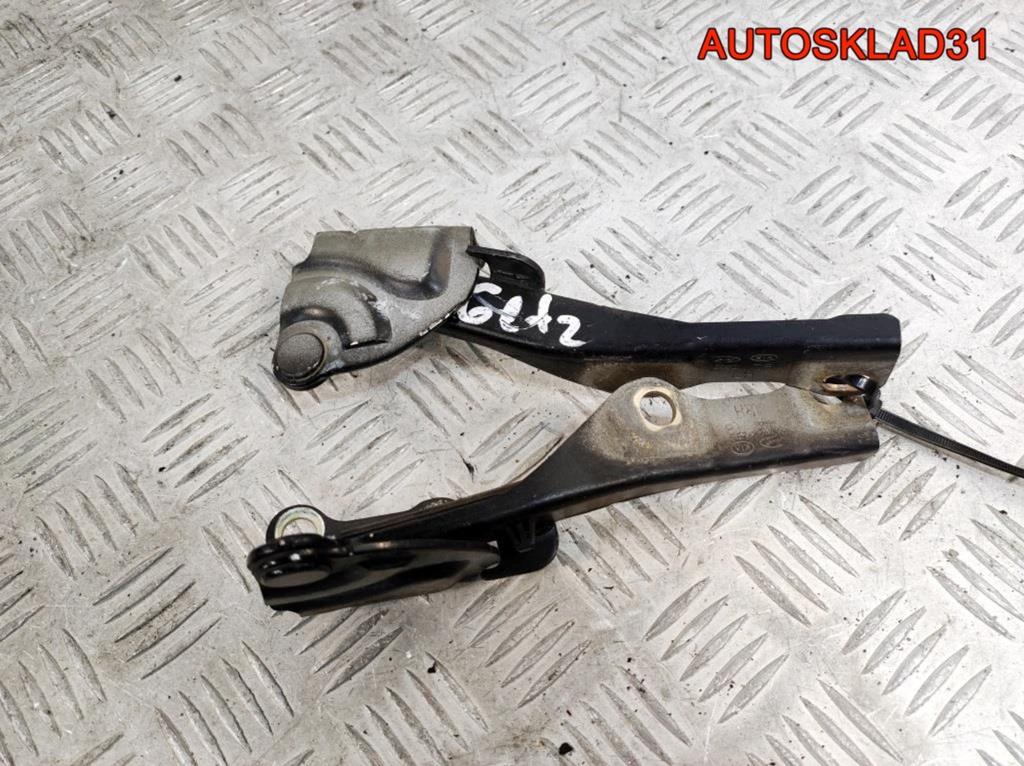 Петля капота правая Hyundai Getz 791201C000, 2700 рублей, Дубовое