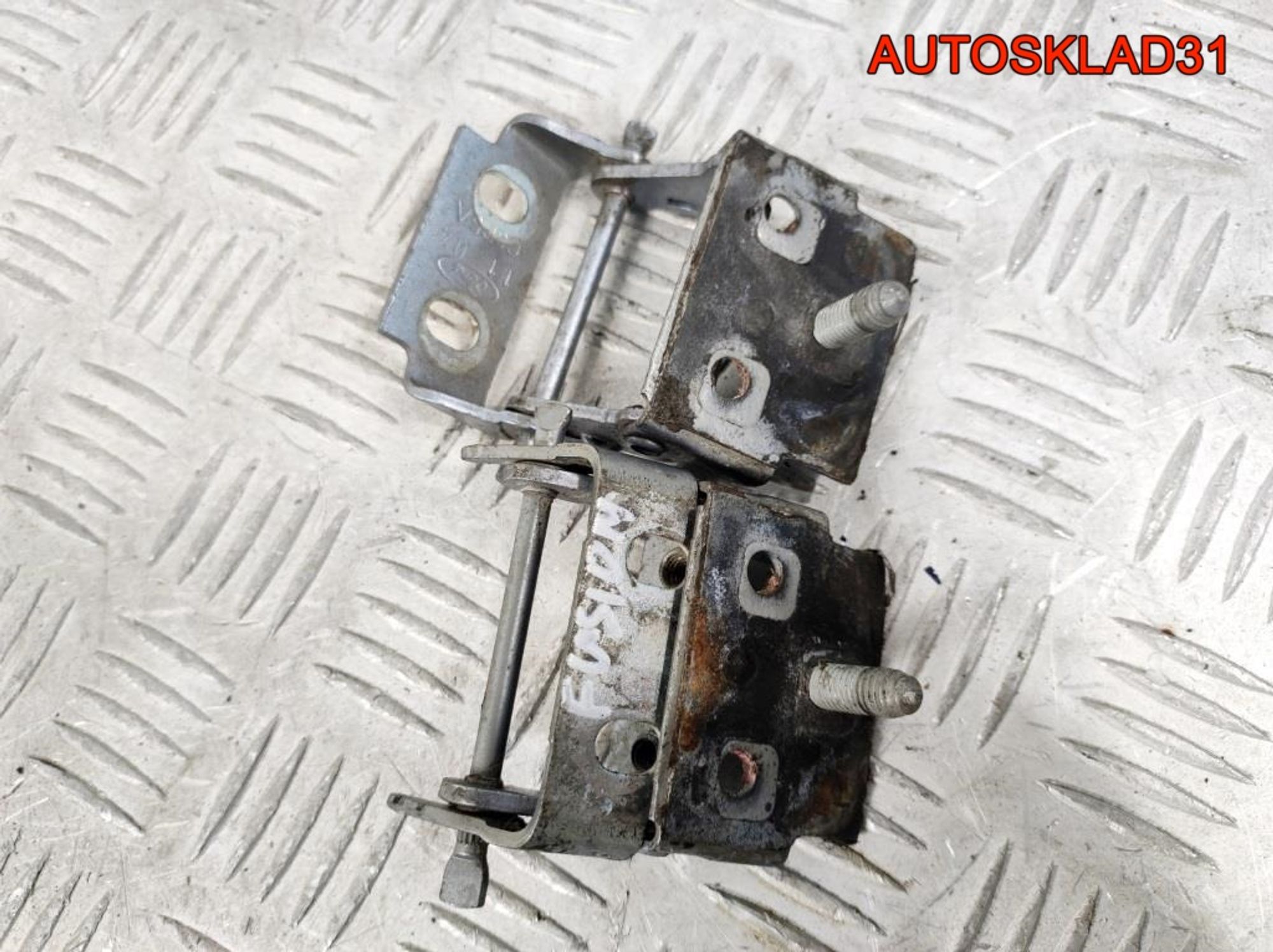 Петля двери багажника комплект Ford Fusion 1527348, 900 рублей, Дубовое