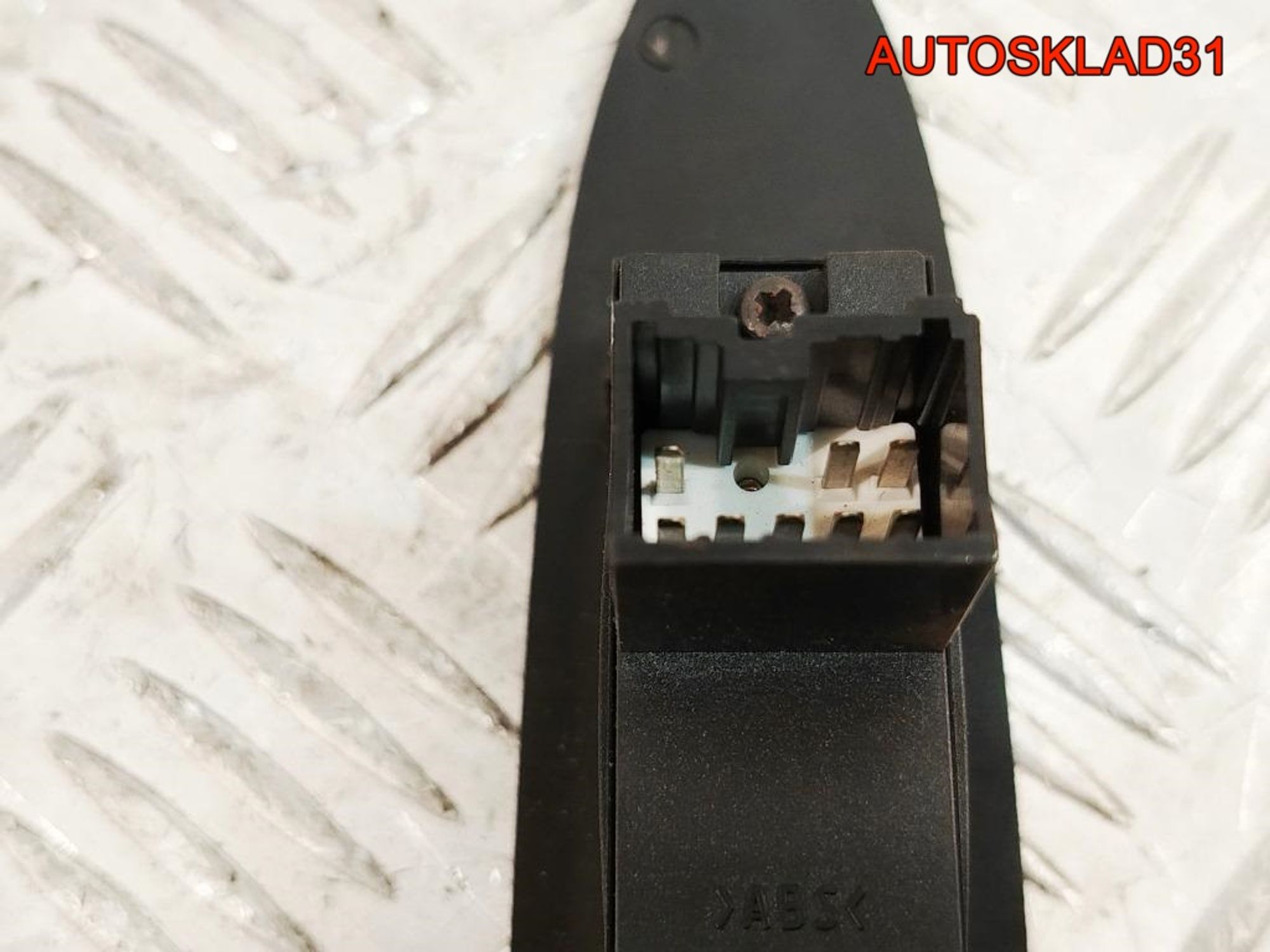 Кнопка стеклоподъемника Mitsubishi Carisma DA MR792851, 900 рублей, Дубовое