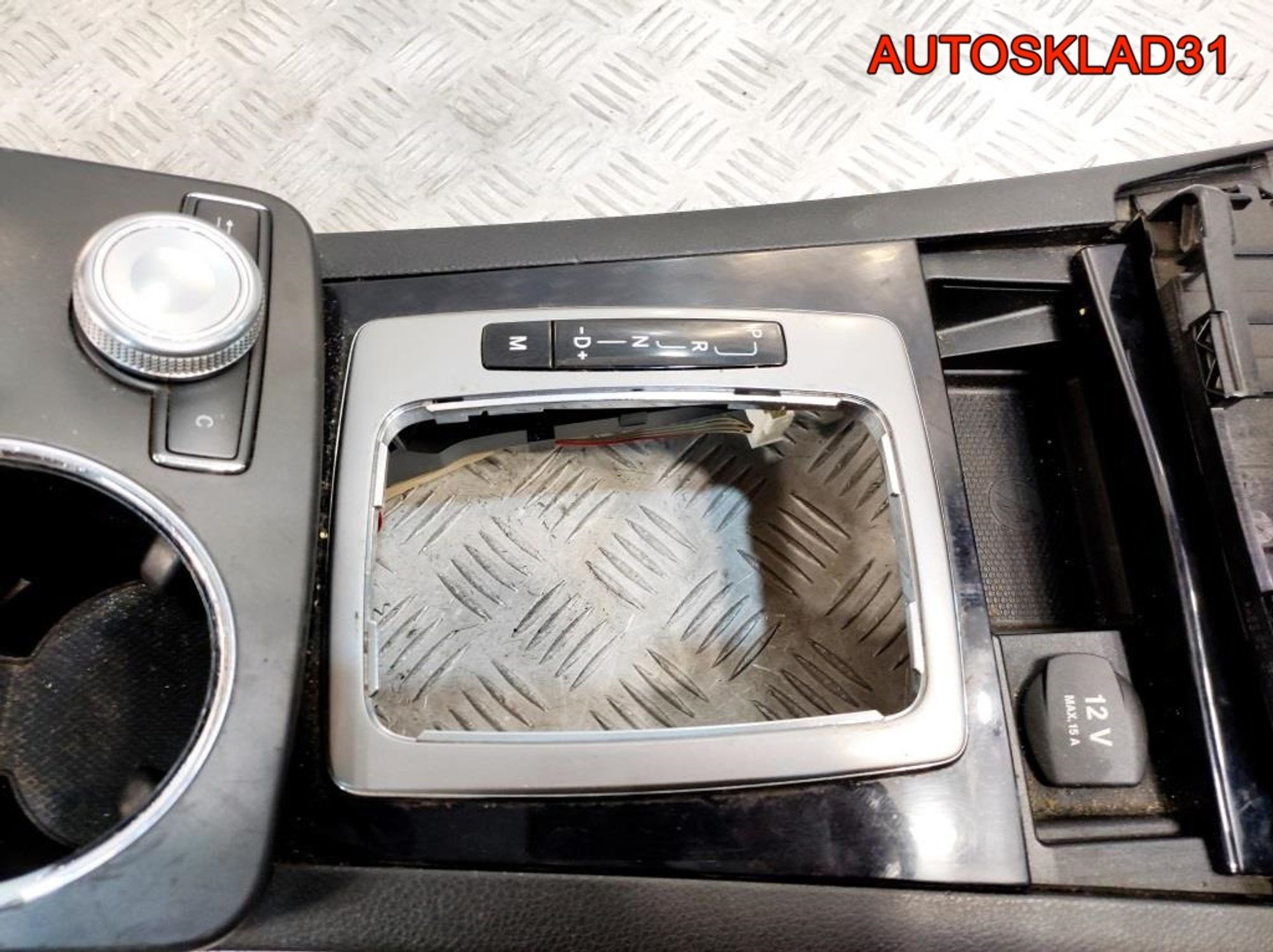 Подлокотник с консолью Mercedes GLK A2046800150, 10000 рублей, Дубовое