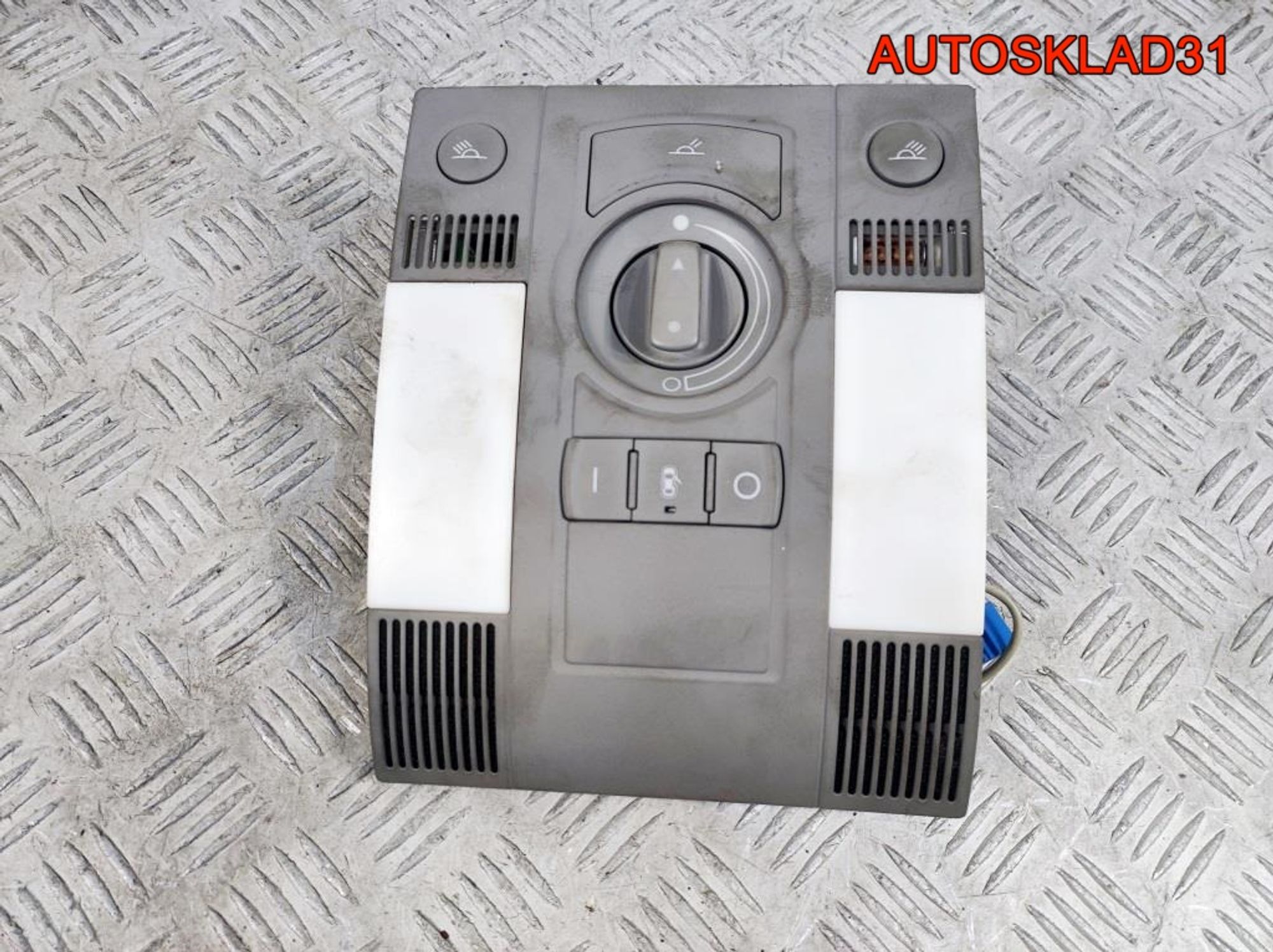 Плафон салонный передний Audi A8 D3 4E0907135A, 1700 рублей, Дубовое