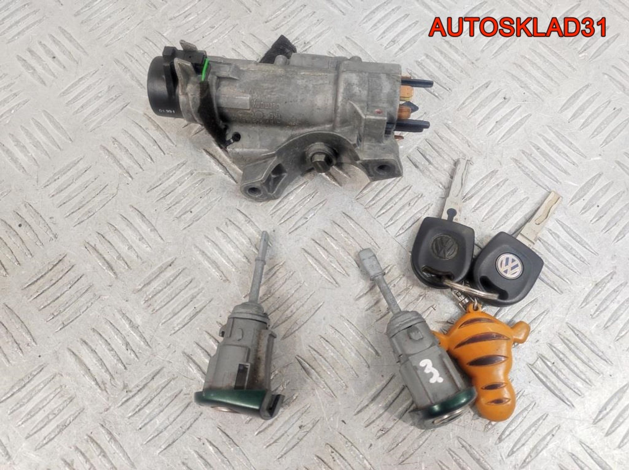 Комплект замок зажигания и личинки с ключом VW Passat B5 4B0905851A, 5400 рублей, Дубовое