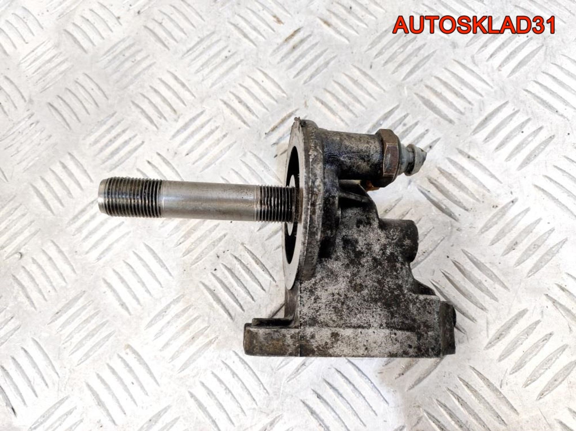 Кронштейн масляного фильтра VW Passat B4 053115417A, 1000 рублей, Дубовое