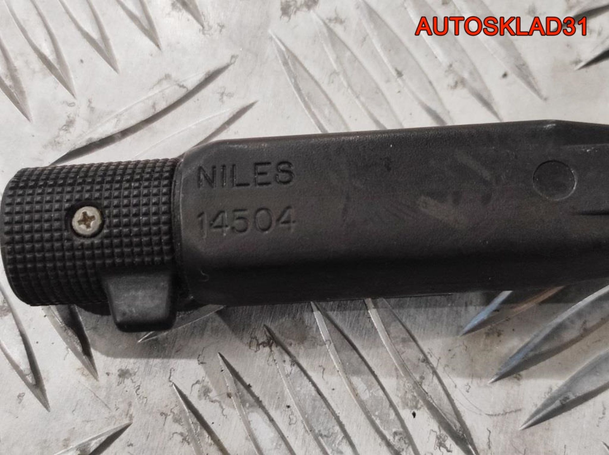 Переключатель поворотов Nissan Sunny B12, 1000 рублей, Дубовое