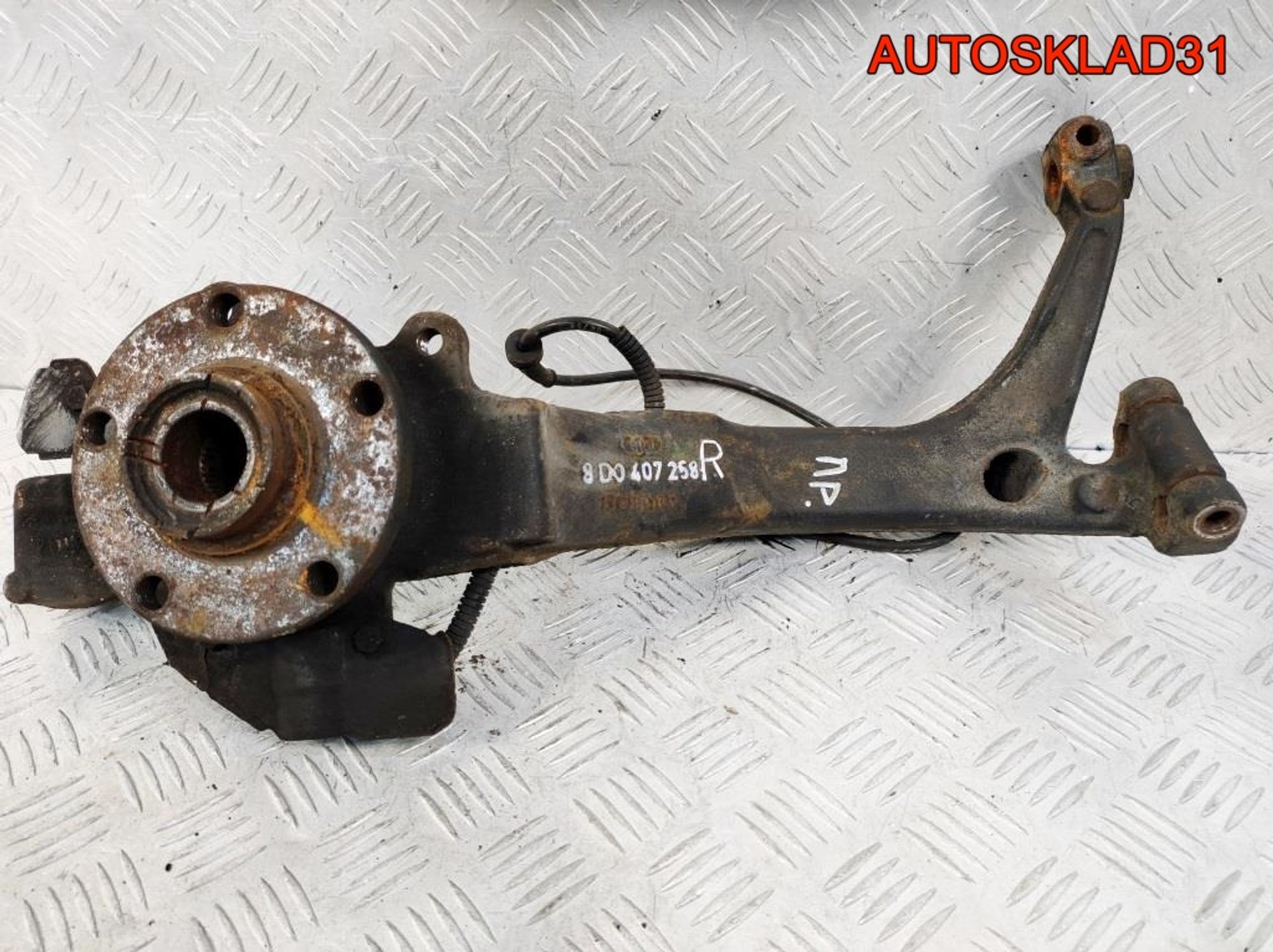 Кулак передний правый VW Passat B5 8D0407258R, 1200 рублей, Дубовое