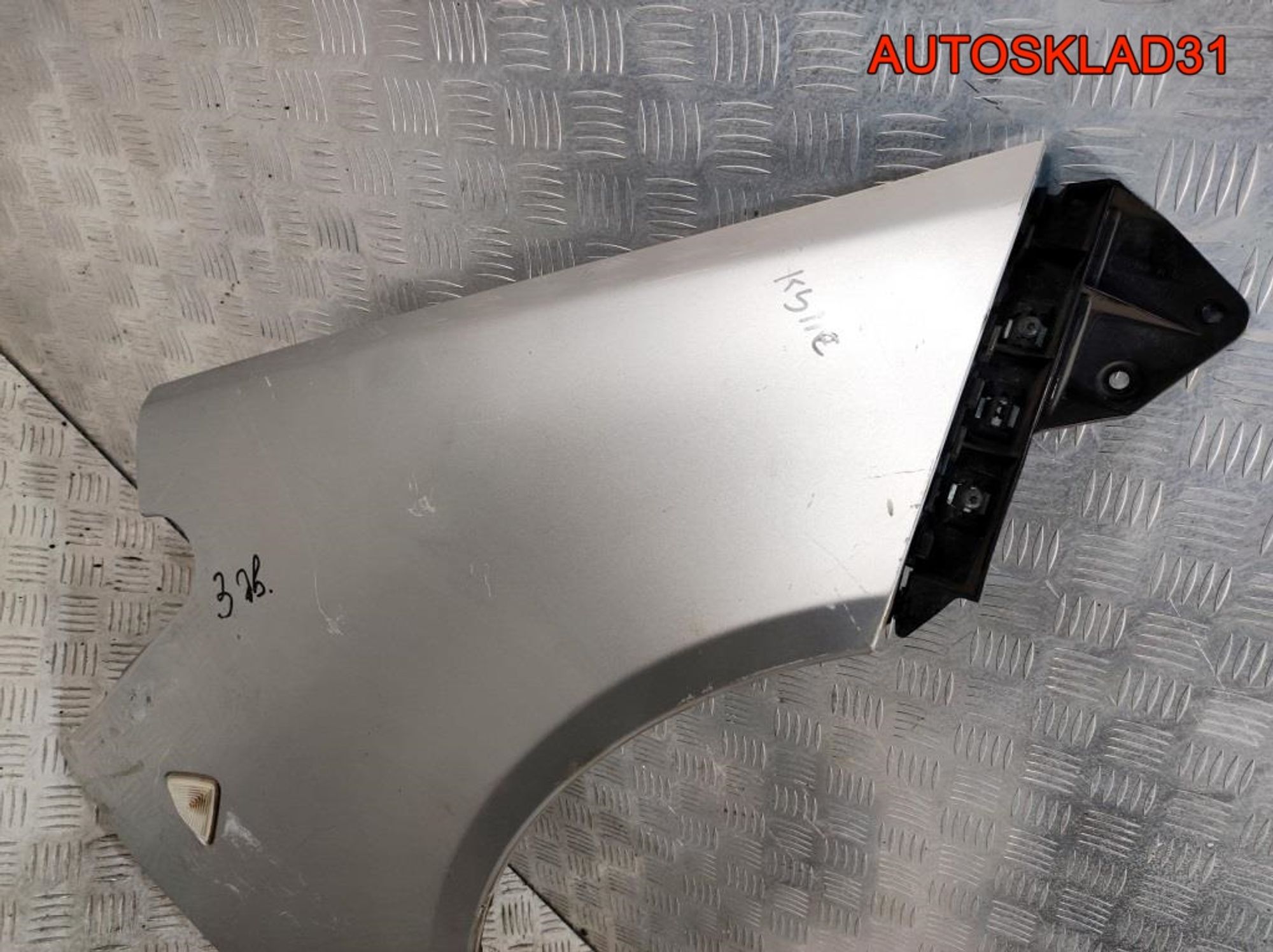 Крыло переднее правое три двери Mitsubishi Colt Z3 MN161904, 4500 рублей, Дубовое