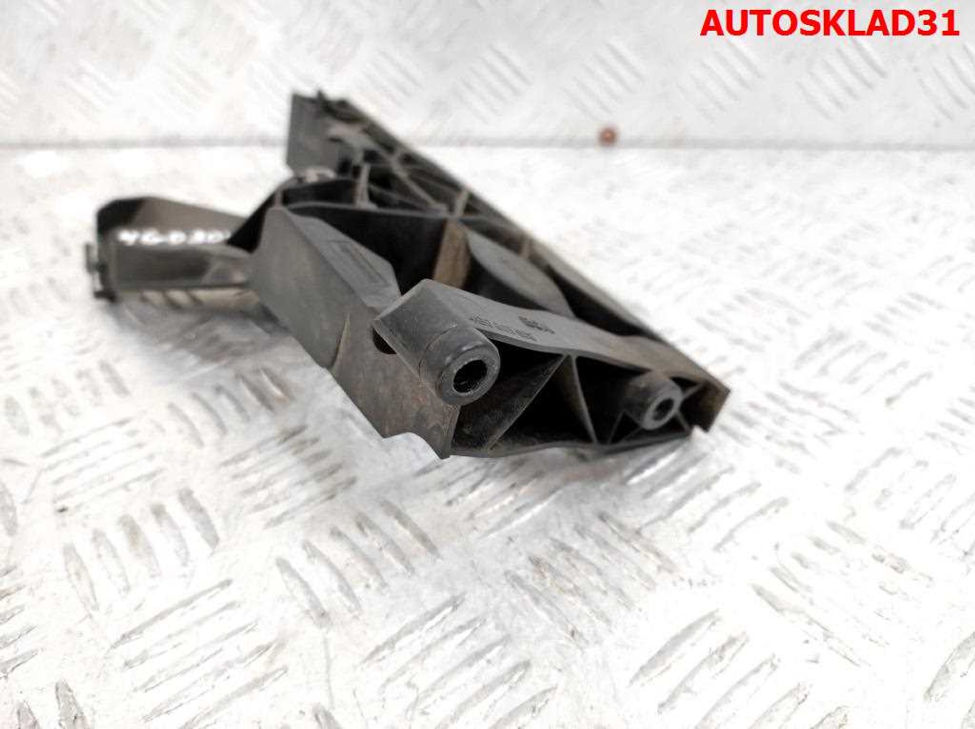 Кронштейн фары правый Audi A6 C7 4G 4G0805608, 1500 рублей, Дубовое