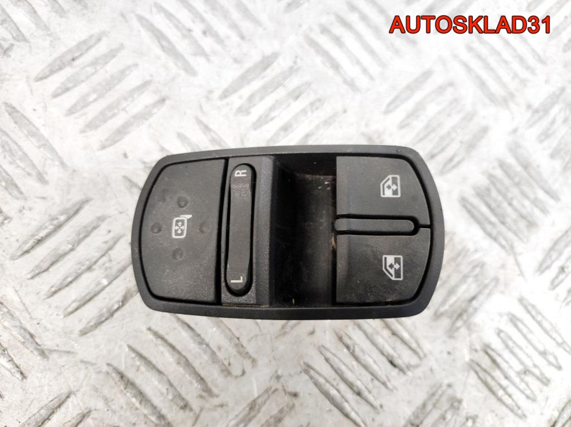 Блок стеклоподъемников на 2 двери Opel Corsa D 13258521, 1100 рублей, Дубовое