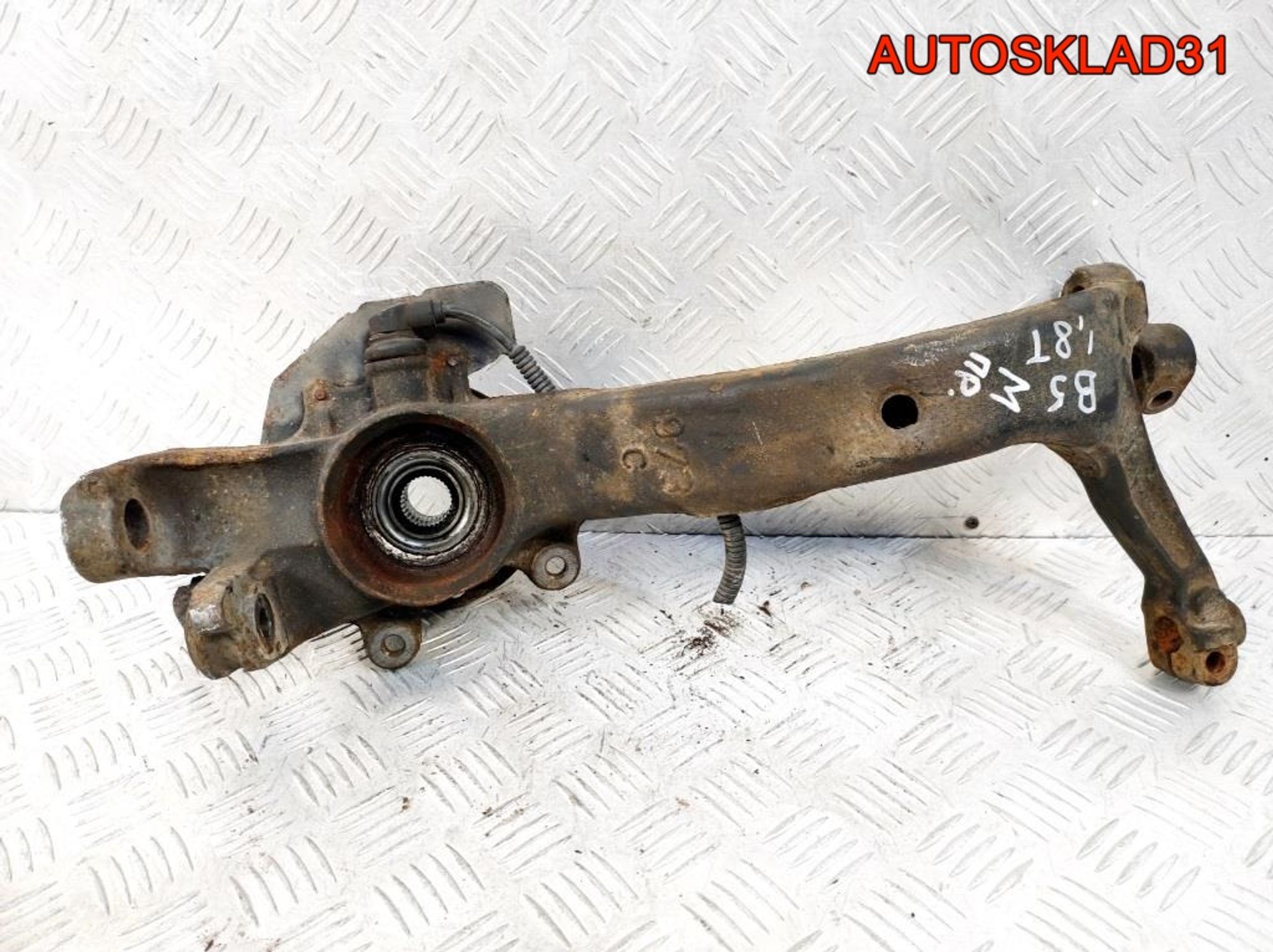 Кулак передний правый VW Passat B5 8D0407258M, 1200 рублей, Дубовое