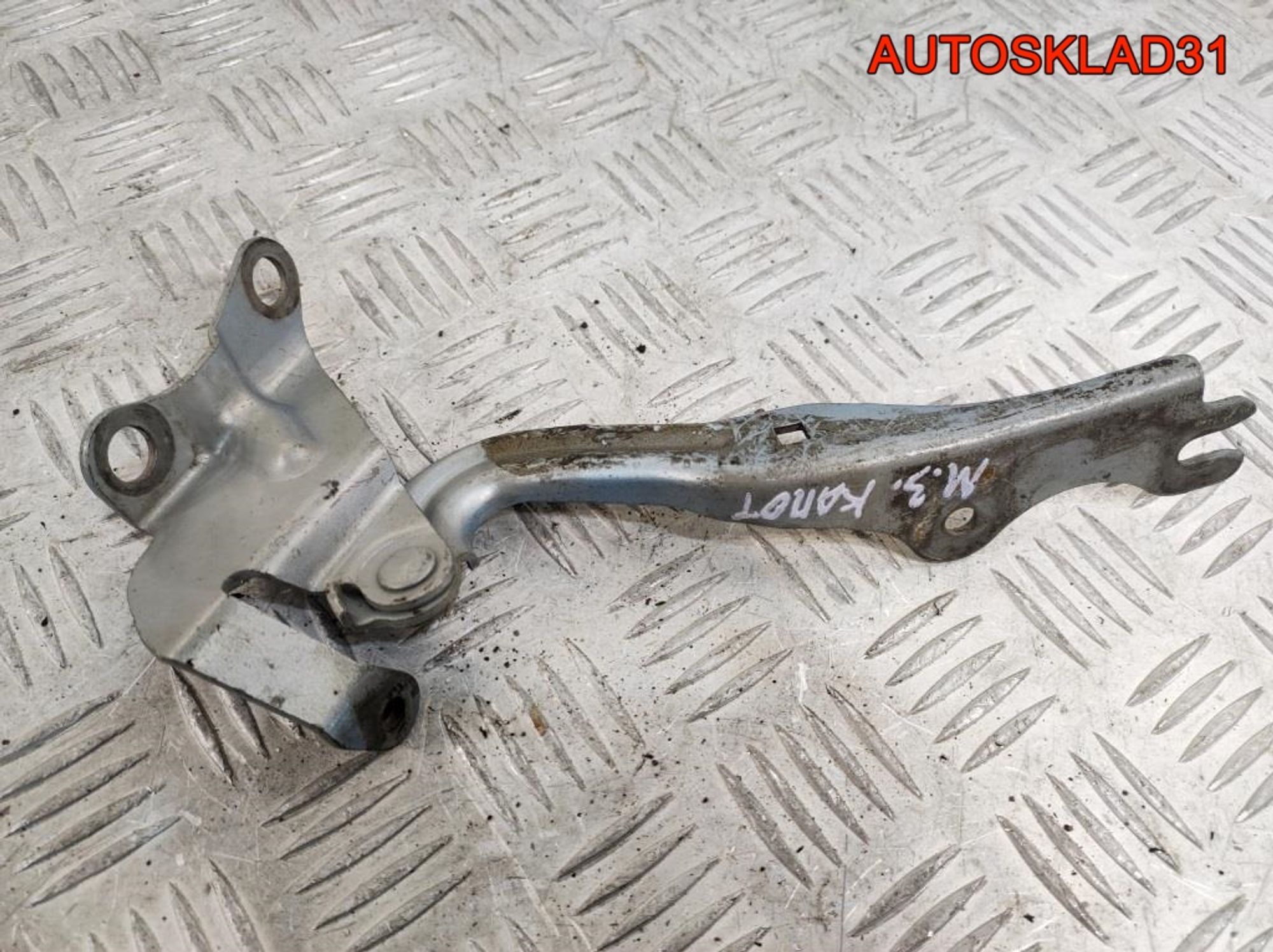 Петля капота левая Mazda 3 BK B32H52420A Хетчбэк, 900 рублей, Дубовое