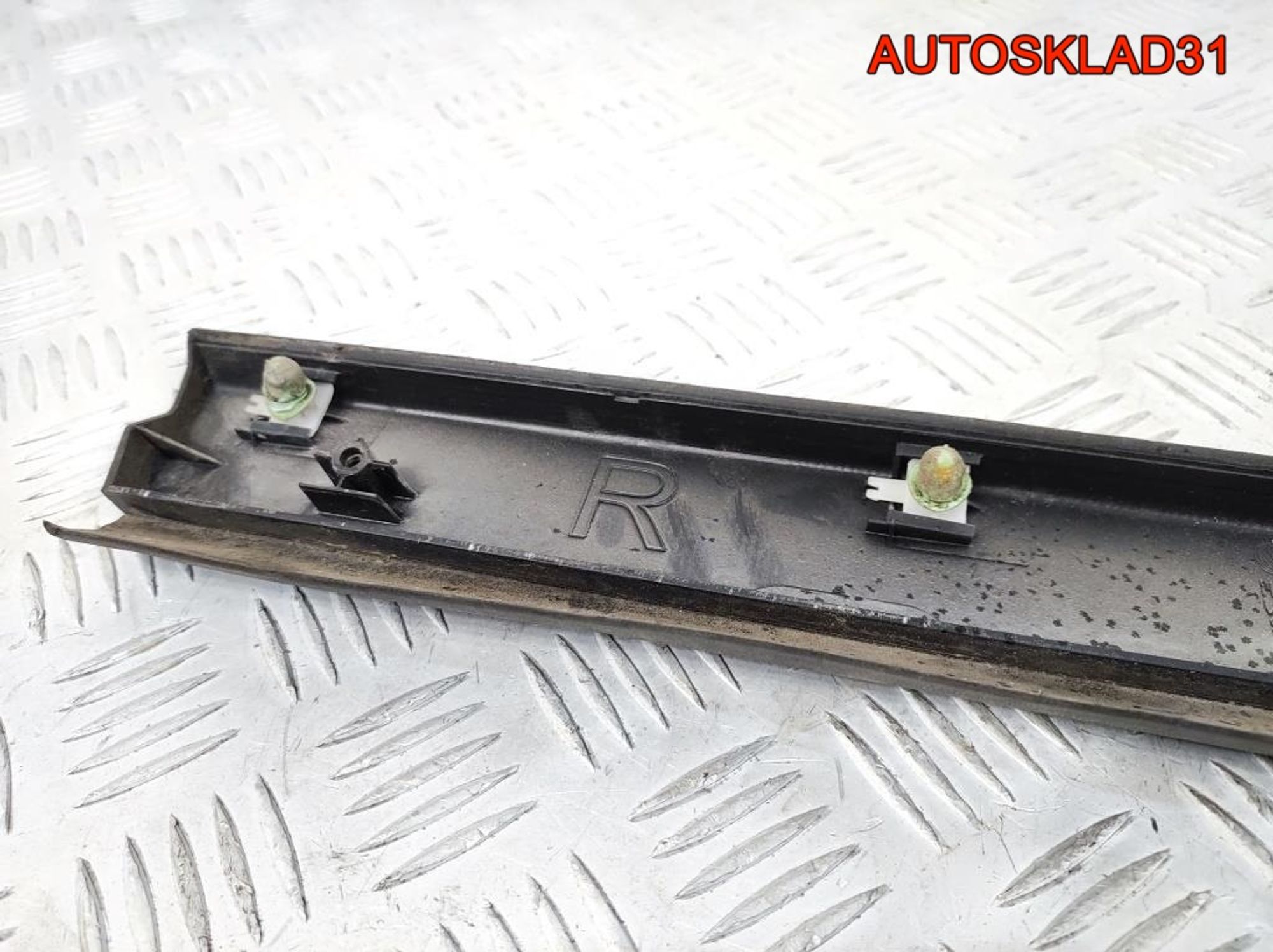 Молдинг задней правой двери VW Passat B5 3B0854950, 900 рублей, Дубовое